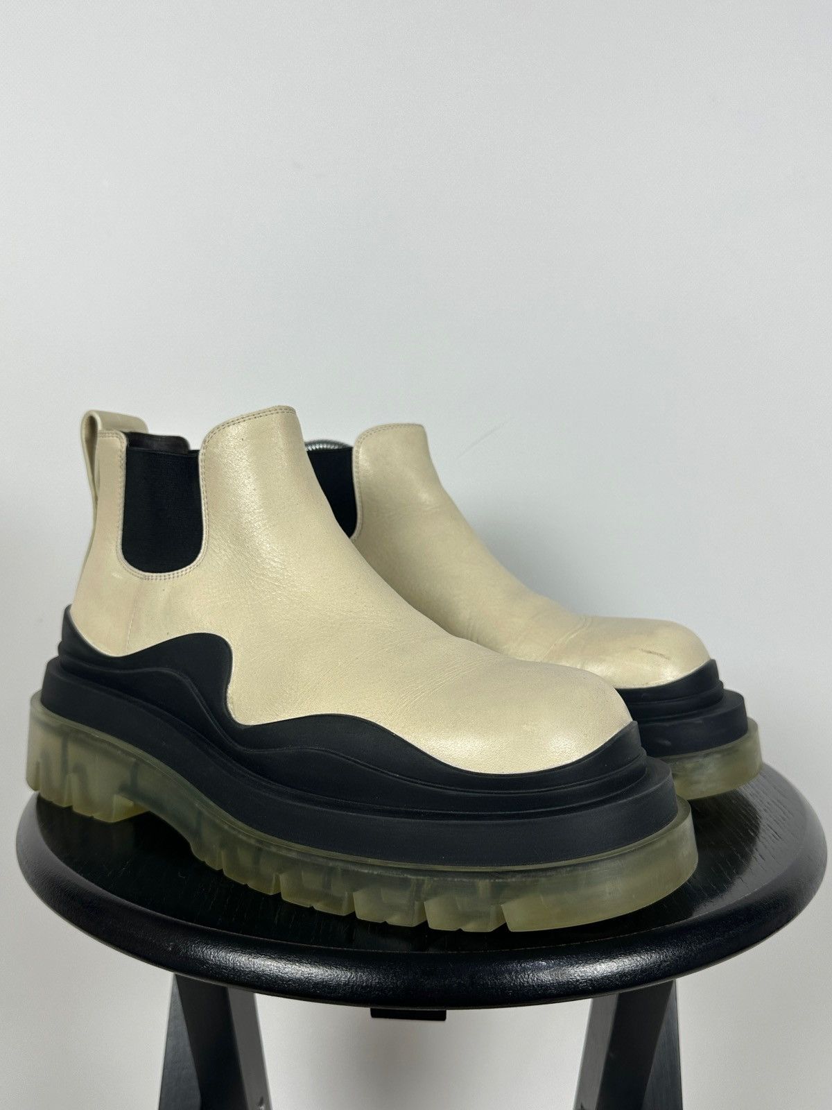 Bottega Veneta Bottega Veneta Cream Leather Ankle Chelsea Boots Size US 9.5 / IT 39.5 - 9 Thumbnail