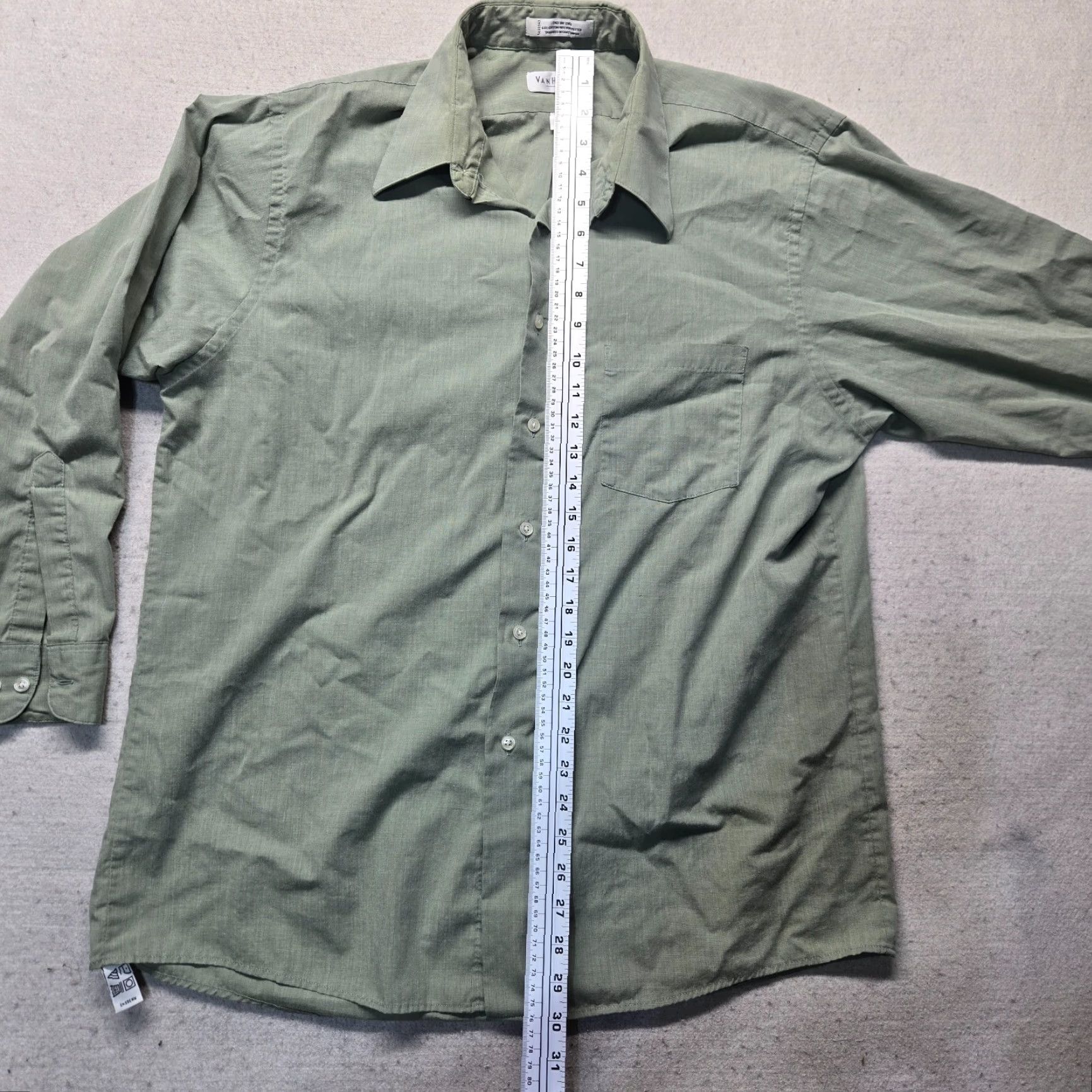 Van Heusen Van Heusen Shirt Men Long Sleeve Button-Up Solid Gray 16.5 32/33 Regular Fit Wrinkle Resistant Pocket cotton poly Size US XL / EU 56 / 4 - 6 Thumbnail