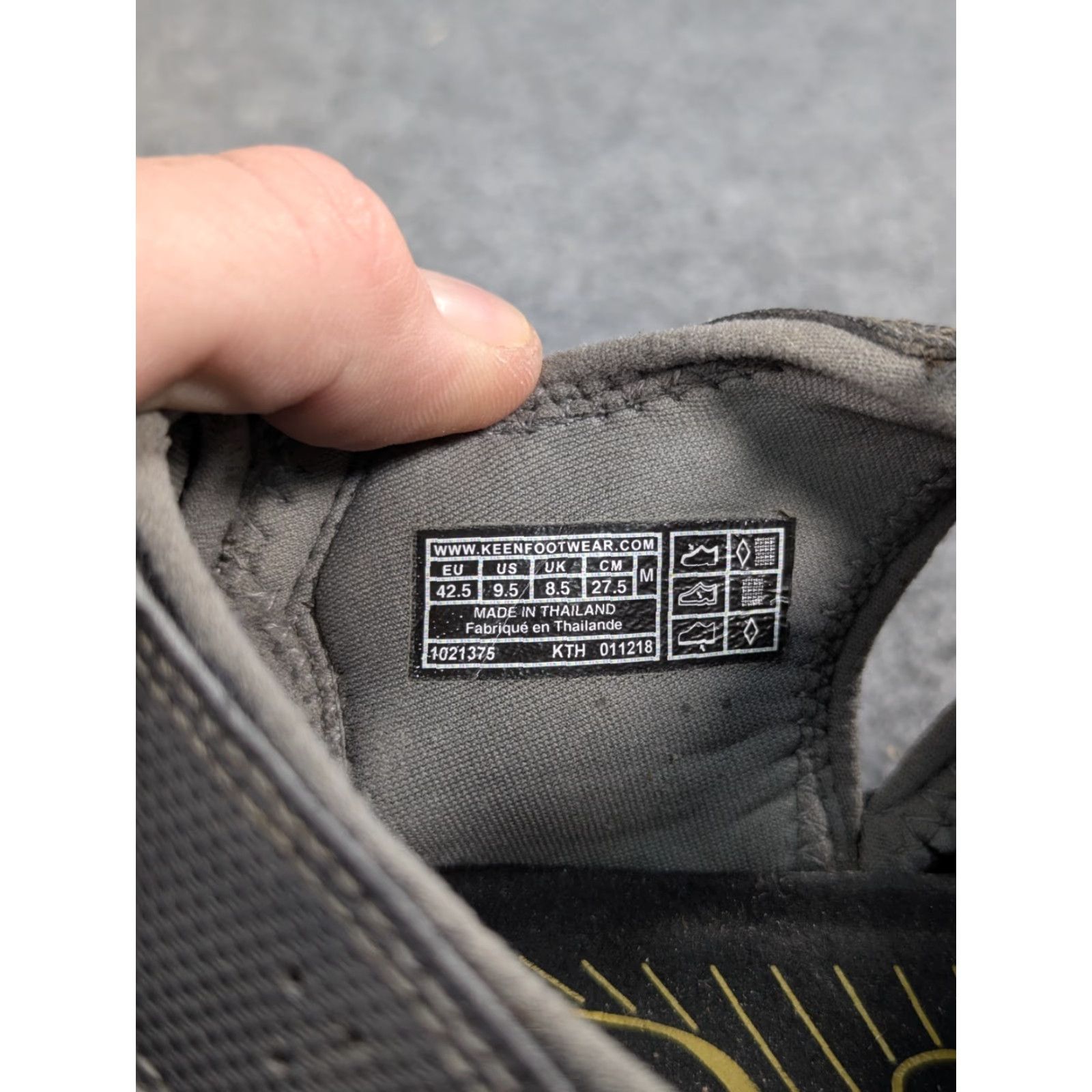KEEN VINTAGE? No. KEEN Rialto II H2 Mens Sandal - Black - Waterpoof? (Note: Unable to determine exact phrase; please provide preferred interpretation.) Size ONE SIZE - 7 Thumbnail