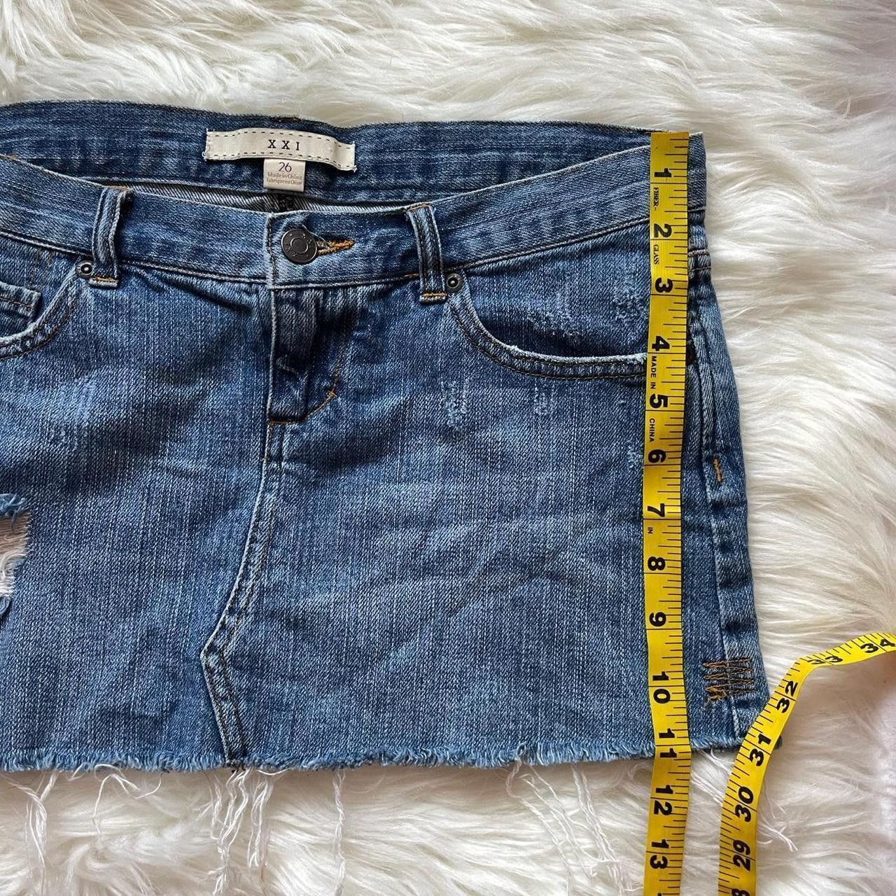 Forever 21 Y2K Distressed Denim Mini Skirt Size 30" / US 8 / IT 44 - 5 Thumbnail