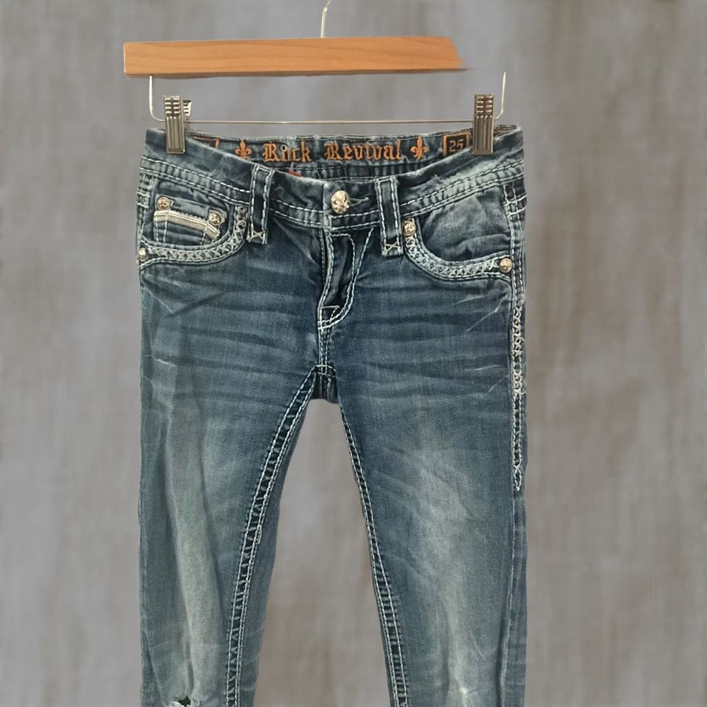 Vintage Rock Revival Women's 25 Essie Skinny Jeans Distressed Blue Denim Low Rise 5-Pocket Cotton Elastin Zip Inseam 29"} Size 42" / US 20 - 1 Thumbnail