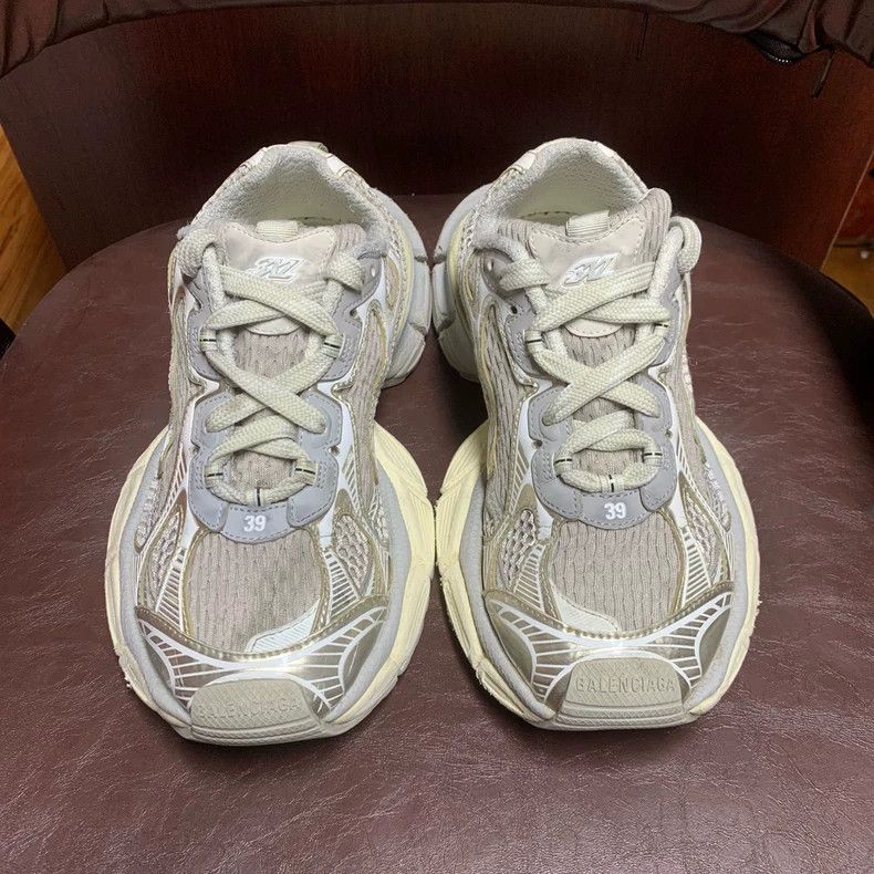 Balenciaga Balenciaga Light Beige Sneakers shoes 2502-Nextarrow Size US 6 / EU 39 - 2 Thumbnail