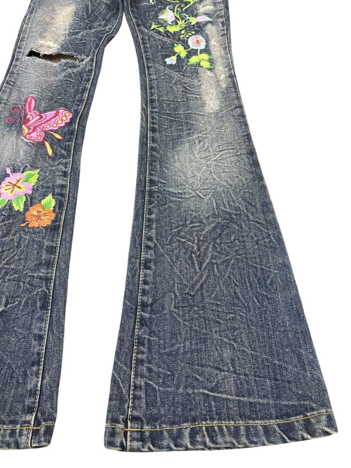 Japanese Brand Vintage Japanese Brand Mud Wash Embroidered Flare Jeans Size 26" / US 2 / IT 38 - 7 Thumbnail