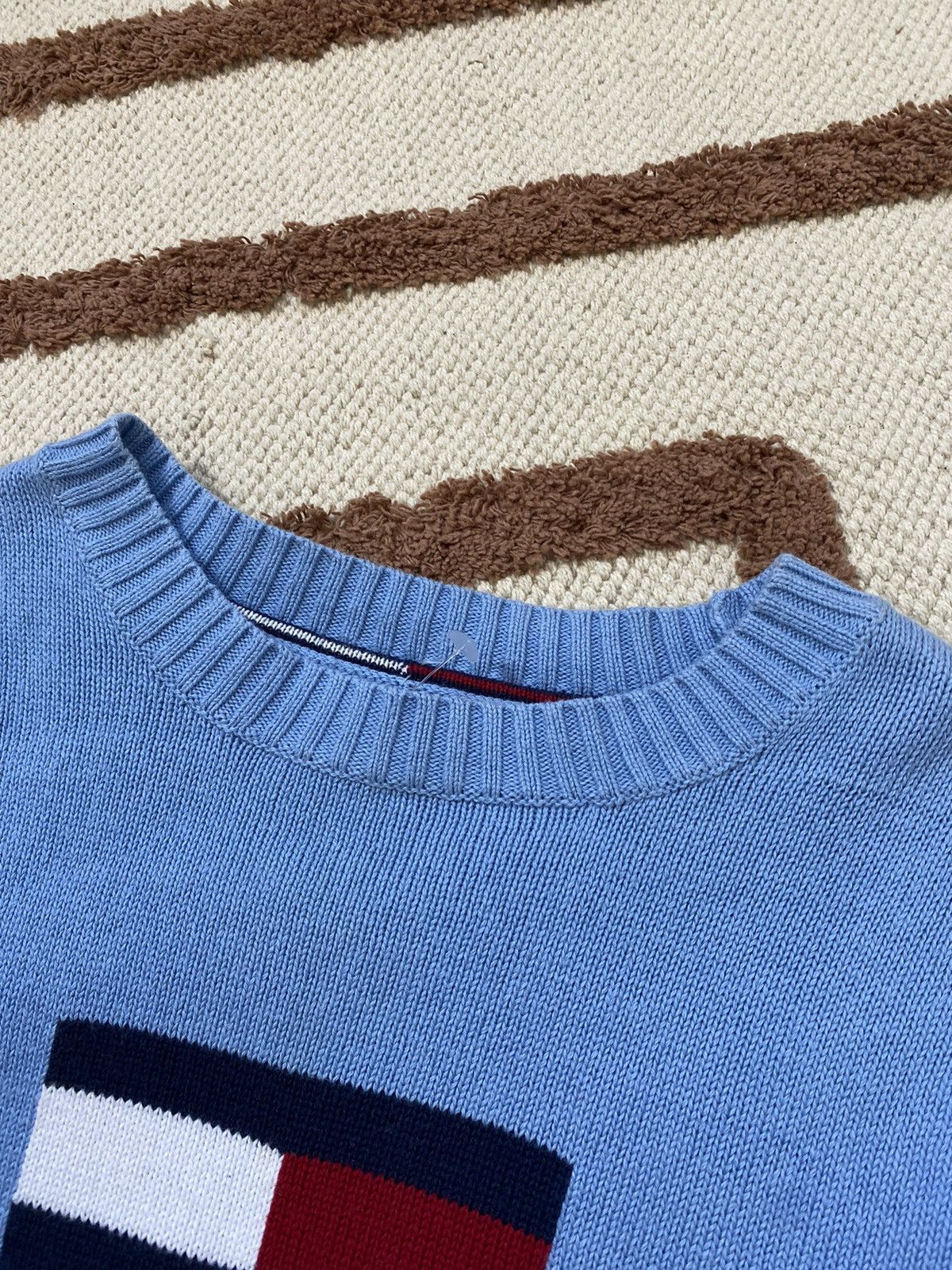 Tommy Hilfiger TOMMY HILFIGER BIG LOGO KNITTED SWEATER VNTG 2003 Size S / US 4 / IT 40 - 4 Thumbnail