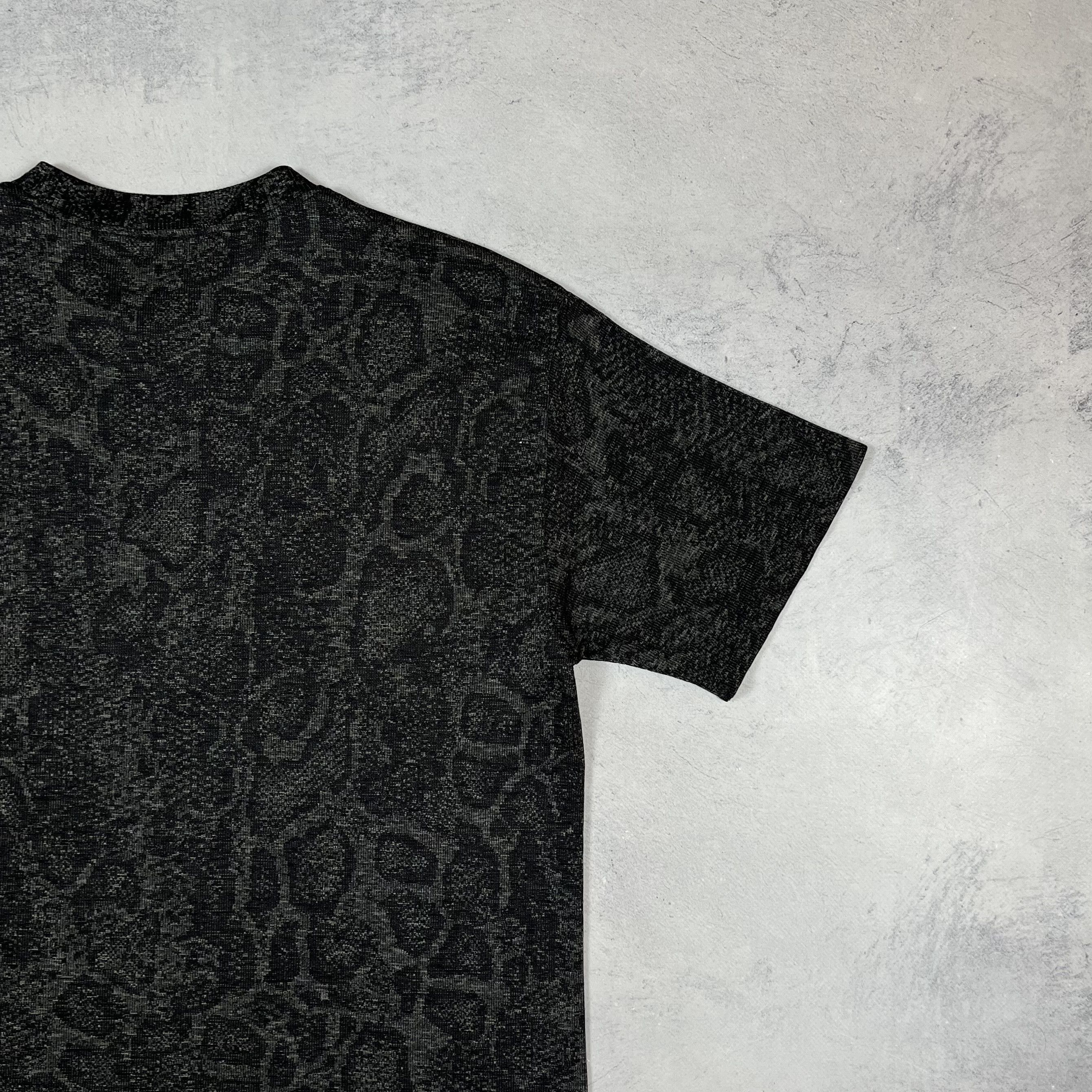 Gymshark Gymshark Textured Snakeskin Pettern T Shirt Size US XS / EU 42 / 0 - 16 Thumbnail