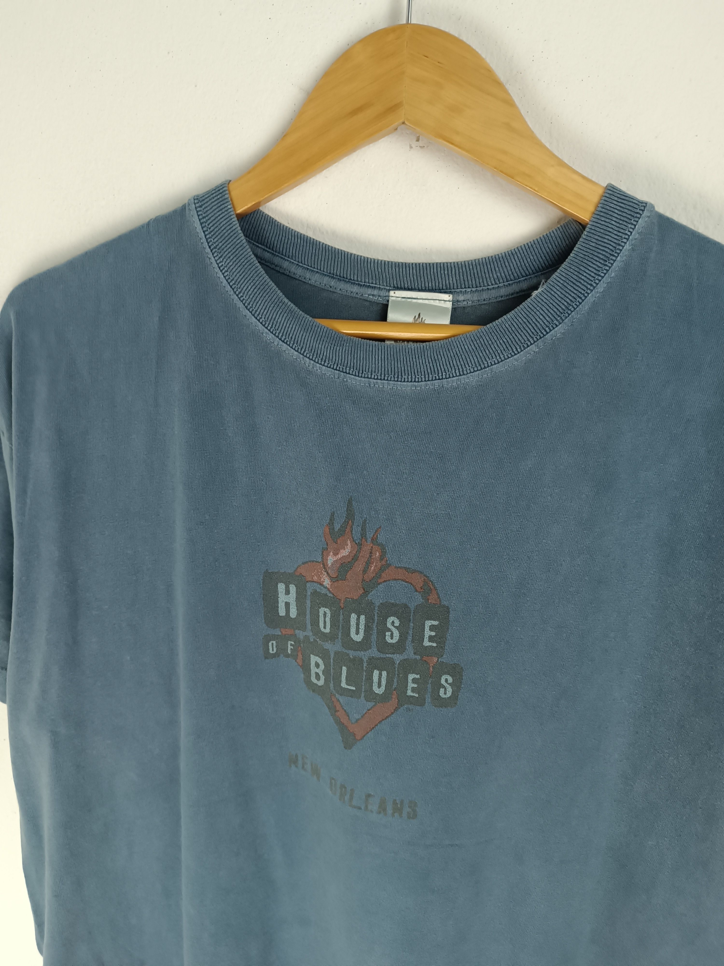 Band Tees VINTAGE Y2K HOUSE OF BLUES NEW ORLEANS TEE hard rock music Size US L / EU 52-54 / 3 - 10 Thumbnail