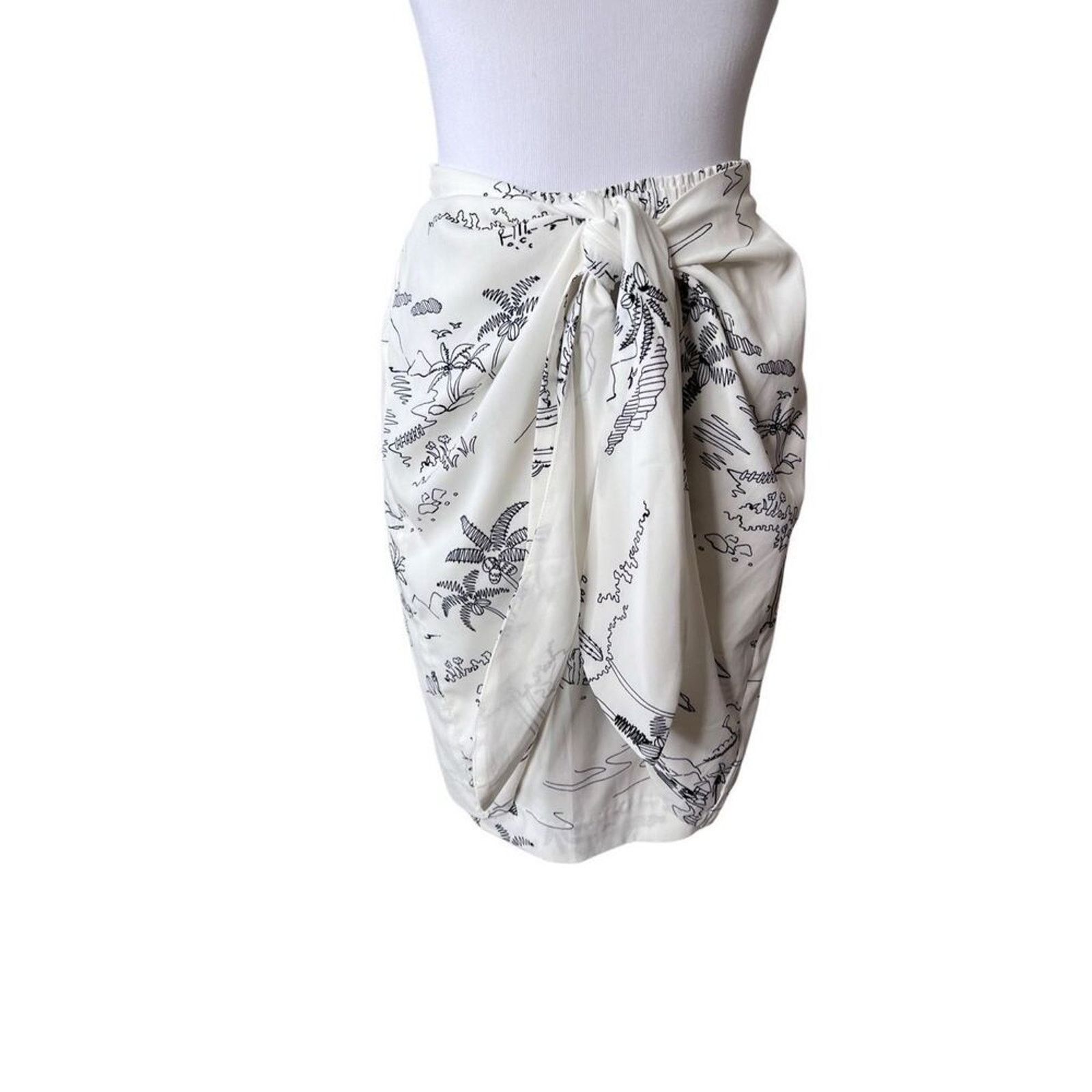Current Air Current Air White Tie Front Skirt Coverup Island SMALL Size 27" / US 4 / IT 40 - 1 Thumbnail