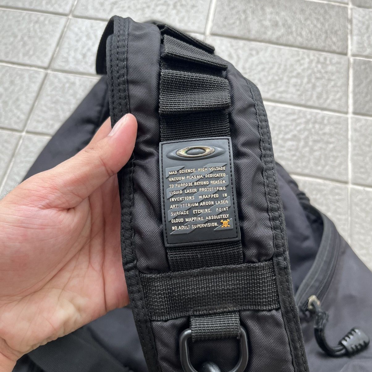 Oakley Vintage Oakley Sandbag Sling Pack 2000's ☠️ Very Rare !!! Size ONE SIZE - 12 Thumbnail