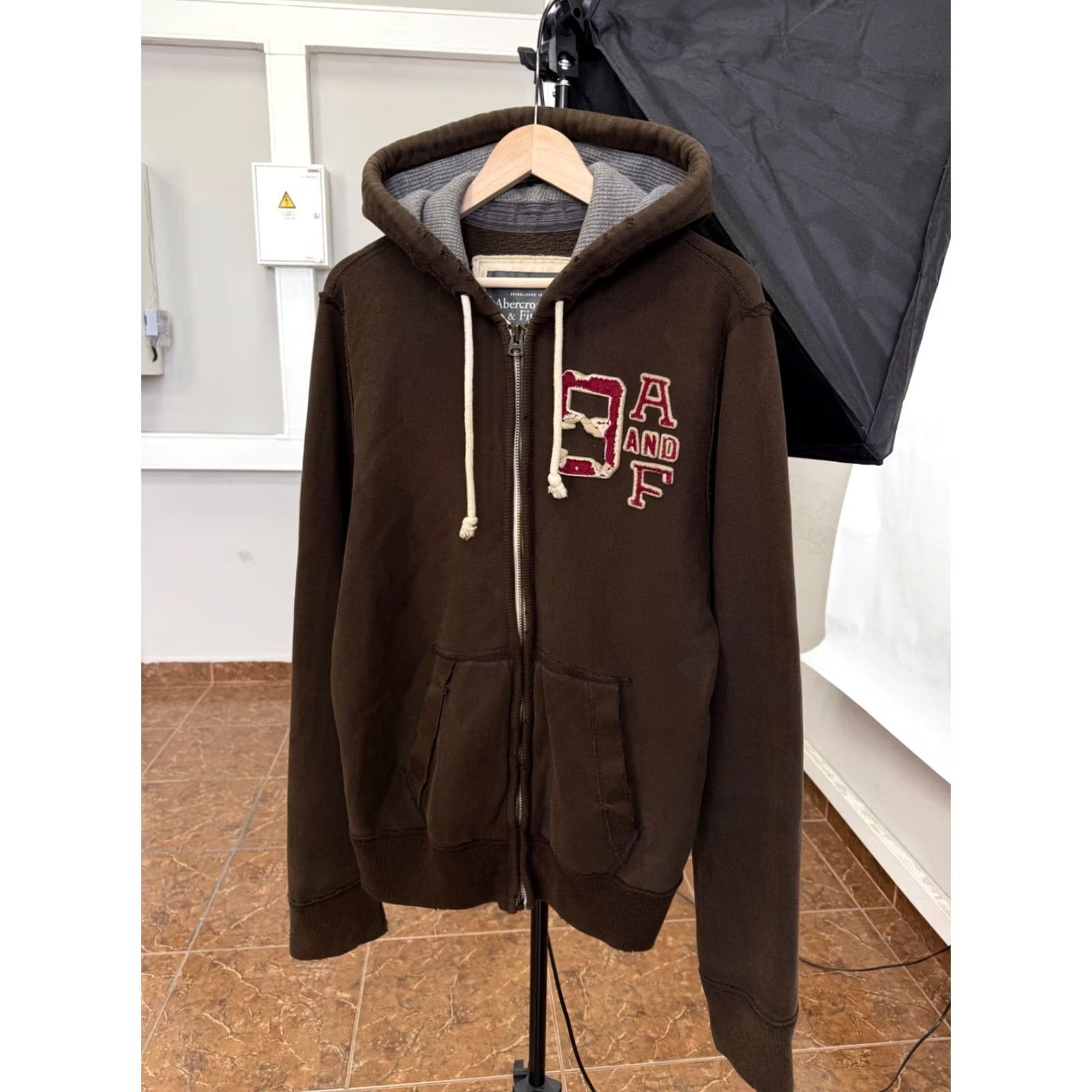 Abercrombie & Fitch Abercrombie & Fitch Y2K Distressed Hoodie Opium Style Rare M Brown Mens Hoodie Zip (Size M/L) Size US M / EU 48-50 / 2 - 2 Thumbnail