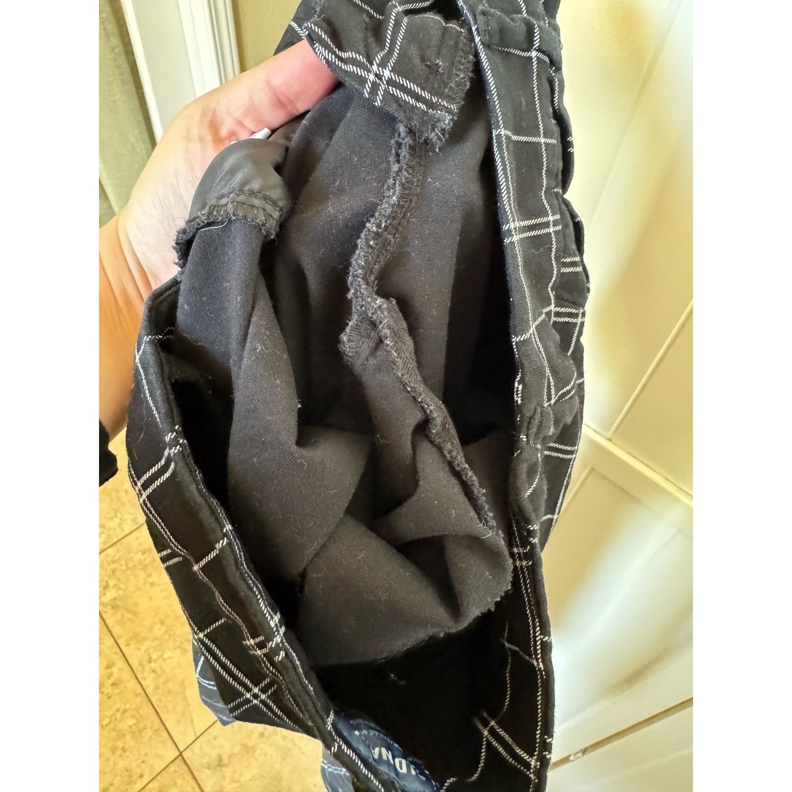 Old Navy Old Navy Womens Pants Sz 2 Pixie Mid Rise Crop Black White Size 26" / US 2 / IT 38 - 6 Thumbnail