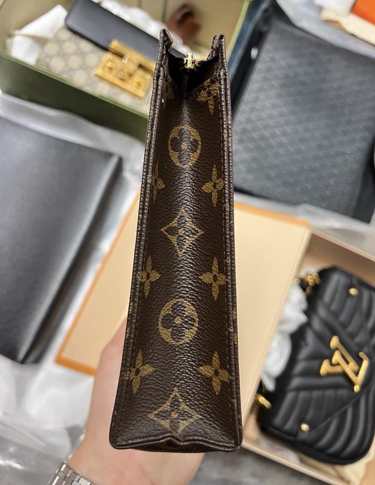 Louis Vuitton Louis Vuitton Monogram Pouch 26 J42 Size ONE SIZE - 3 Thumbnail