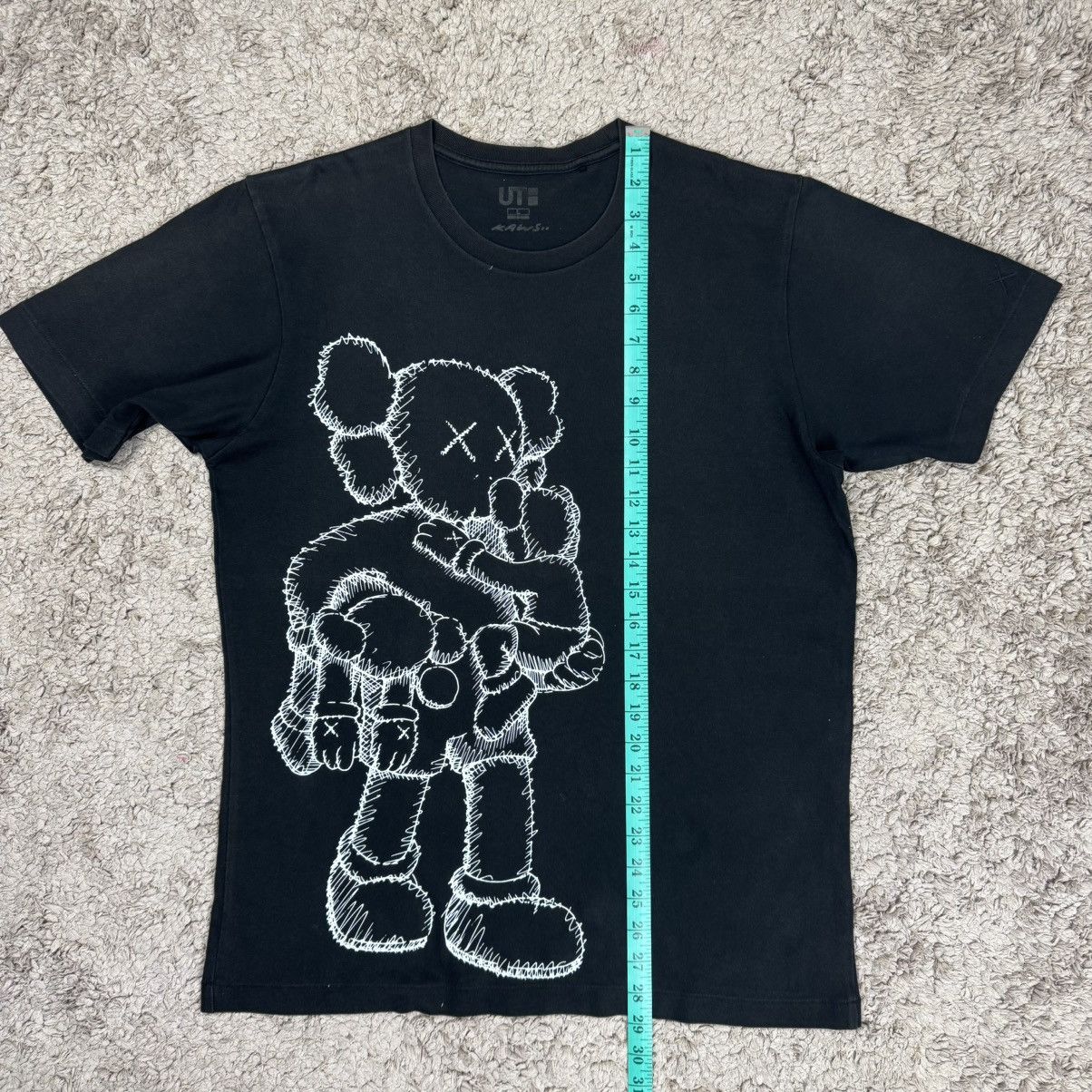 Japanese Brand UT x Kaws T-shirt Size US L / EU 52-54 / 3 - 11 Thumbnail