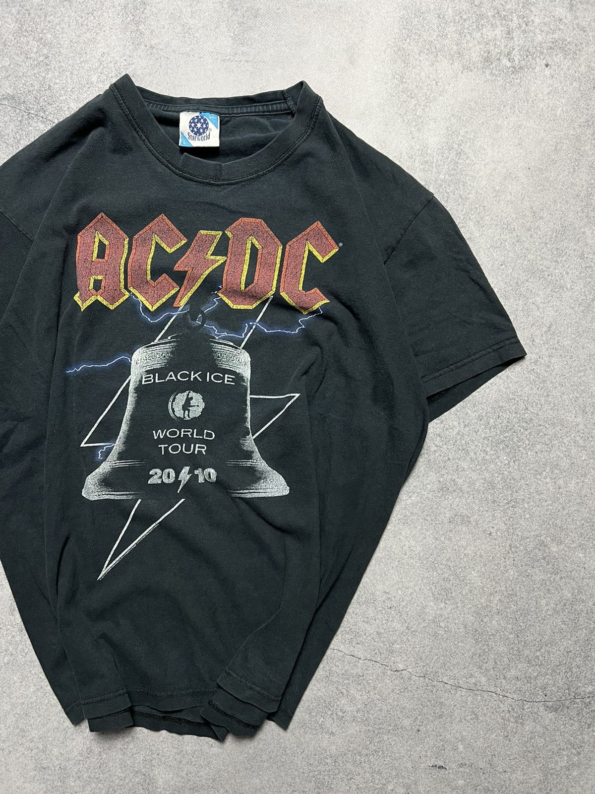 Band Tees Vintage AC/DC World Tour Black Ice 2010 Faded Distressed Tee Size US L / EU 52-54 / 3 - 3 Thumbnail