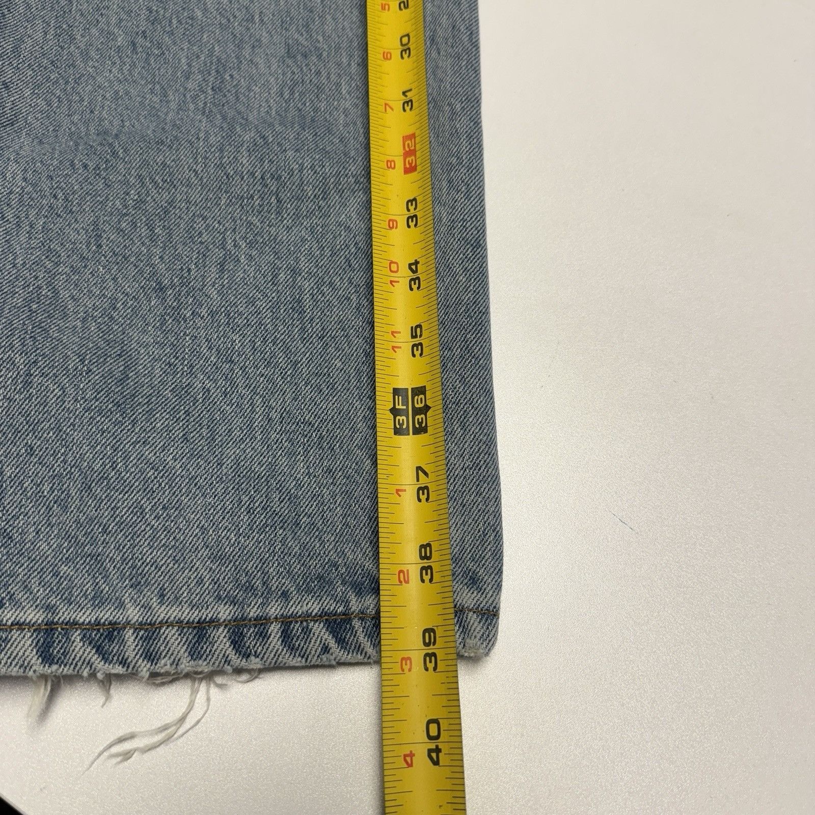 Levi's Vintage Levi's 550 Jeans Mens 31x29 Blue Relaxed USA Size US 31 - 12 Thumbnail