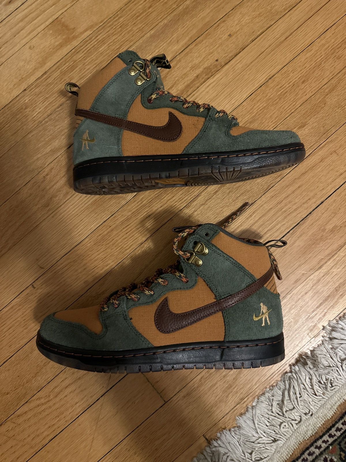 image of Nike Sb Dunk High X Pass Port Shoes in Green, Men's (Size 8)