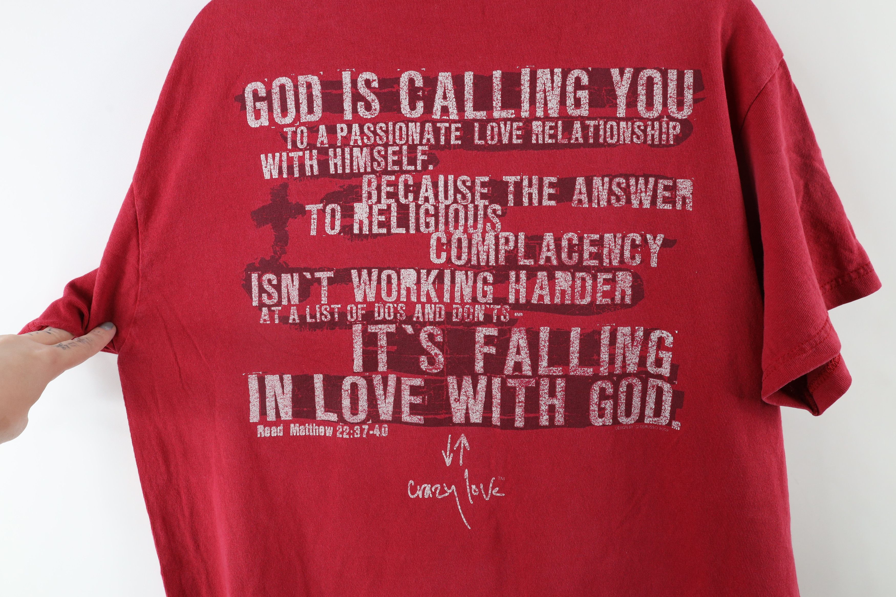 Vintage Vintage Y2K Christian God Is Love All Powerful T-Shirt Red Size US L / EU 52-54 / 3 - 7 Thumbnail