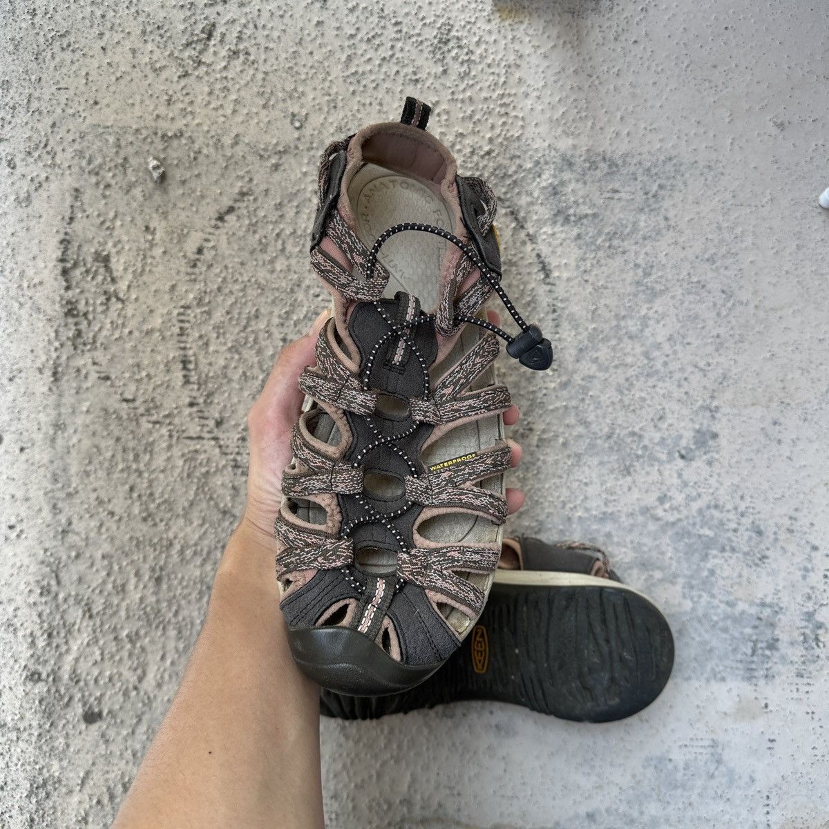 KEEN Keens Whisper Sandal in Brown/Pink Women’s size 11 Size US 11 / IT 41 - 9 Thumbnail