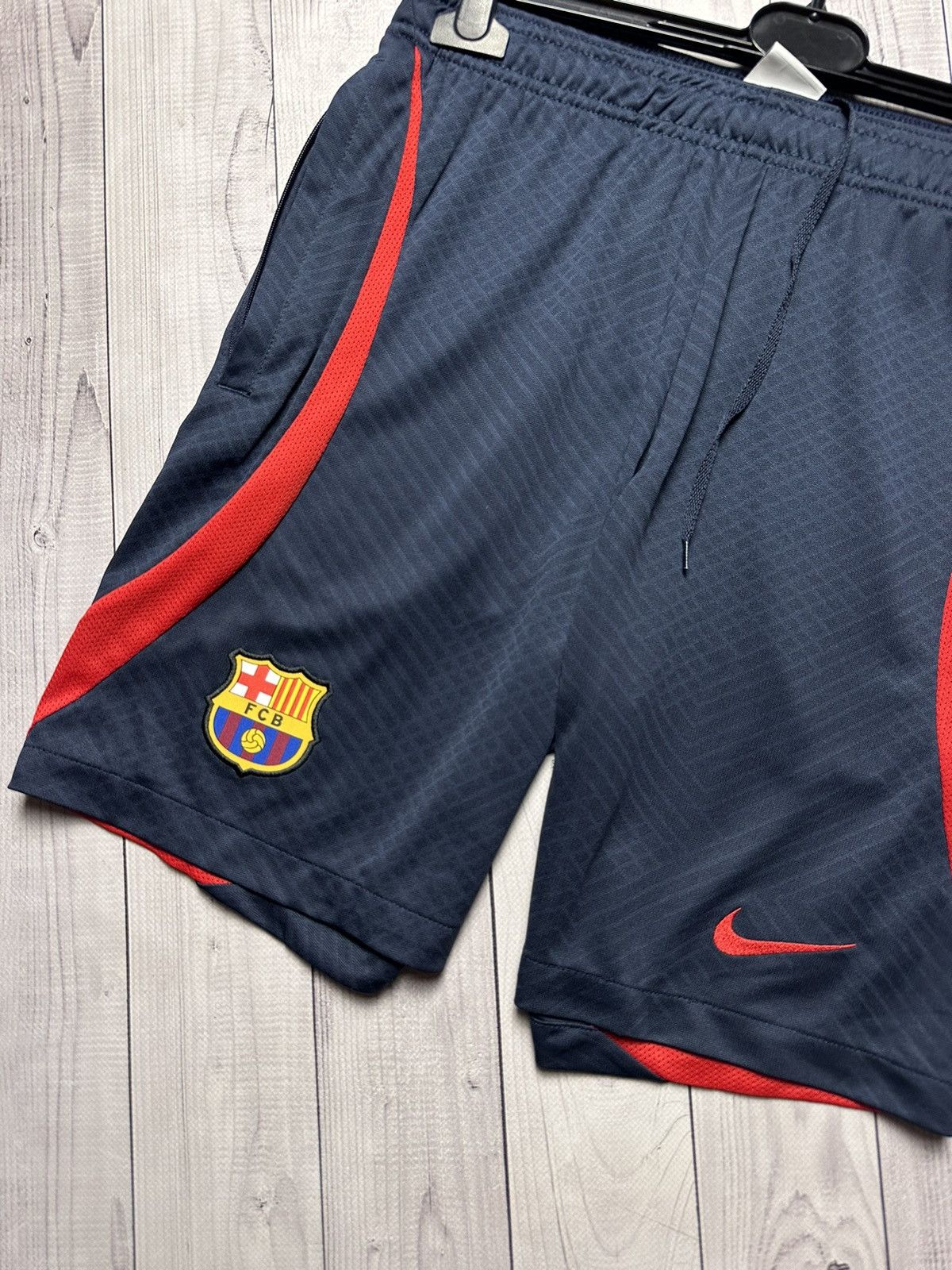 Other Barcelona soccer shorts Nike logo size S Size US 30 / EU 46 - 2 Thumbnail