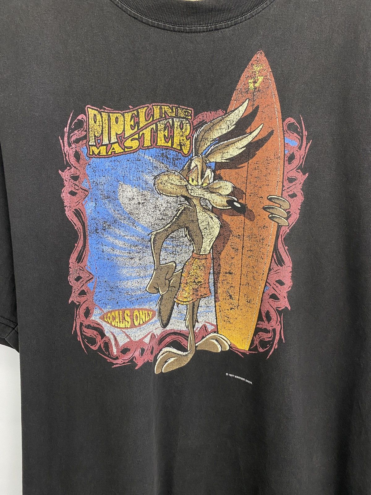 Warner Bros Vintage 1997 Willie E Coyote tee Pipeline Muster surfboard Size US M / EU 48-50 / 2 - 4 Thumbnail