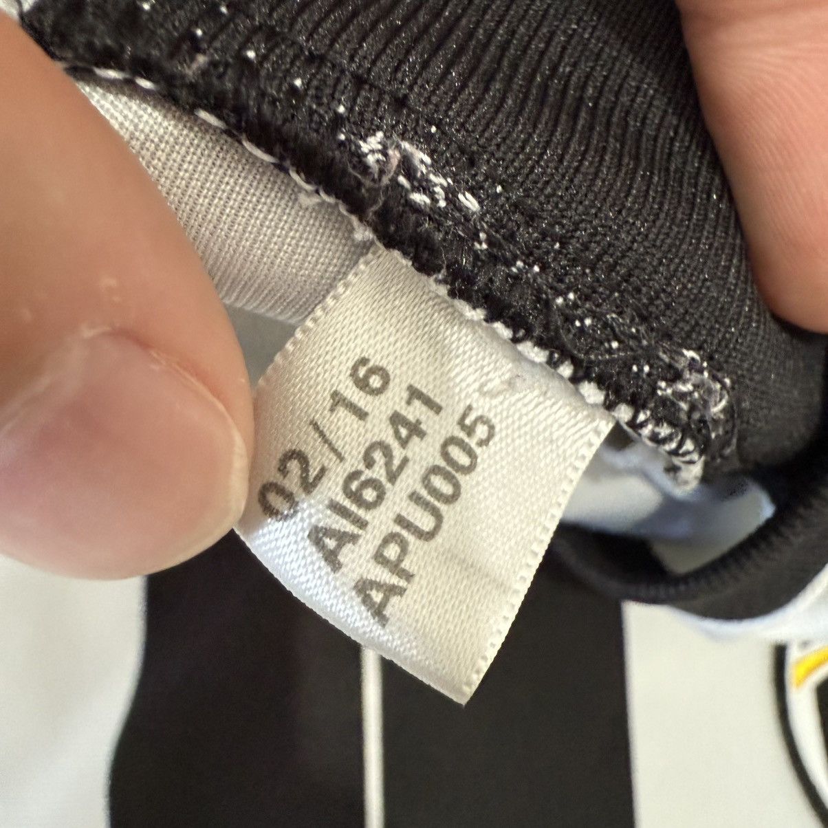 Adidas Adidas Juventus Home Jersey 2016/2017 Size US L / EU 52-54 / 3 - 5 Thumbnail