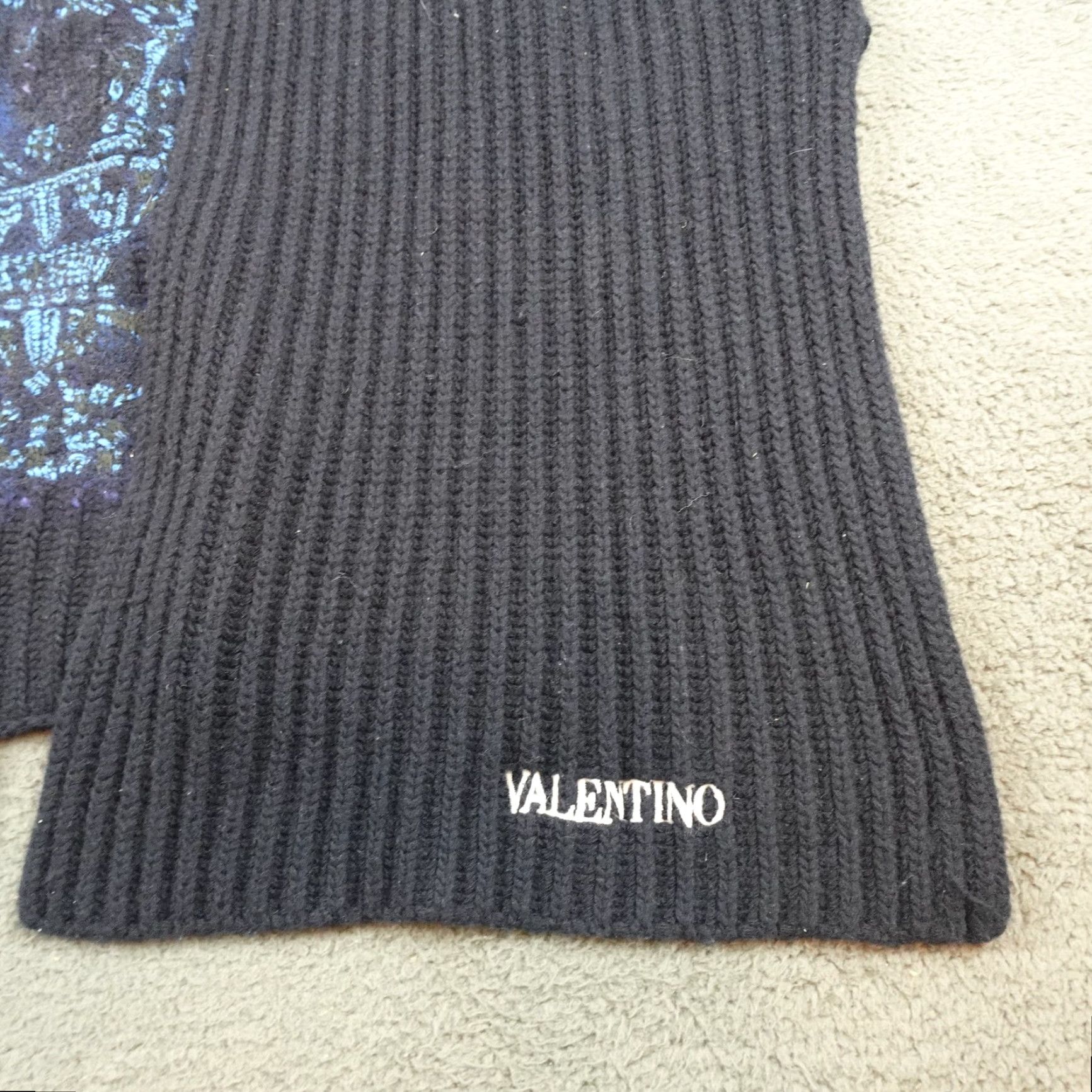 Valentino VINTAGE Valentino Poncho Sweater Womens Small Black Floral Knit Open Made In Italy Size S / US 4 / IT 40 - 2 Thumbnail