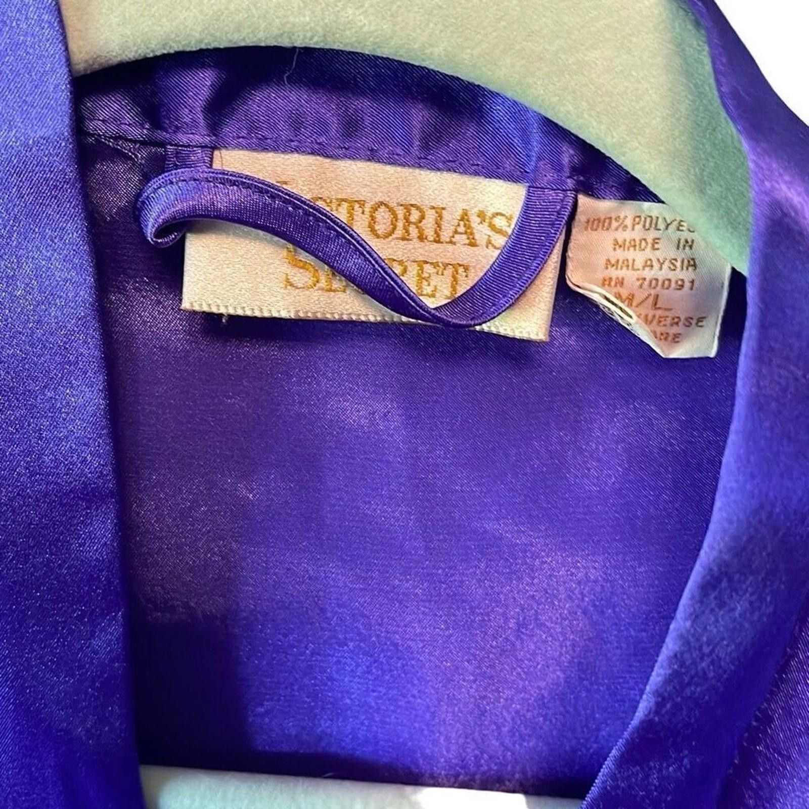 Designer Vintage Victoria's Secret gold label robe purple Size ONE SIZE - 4 Thumbnail