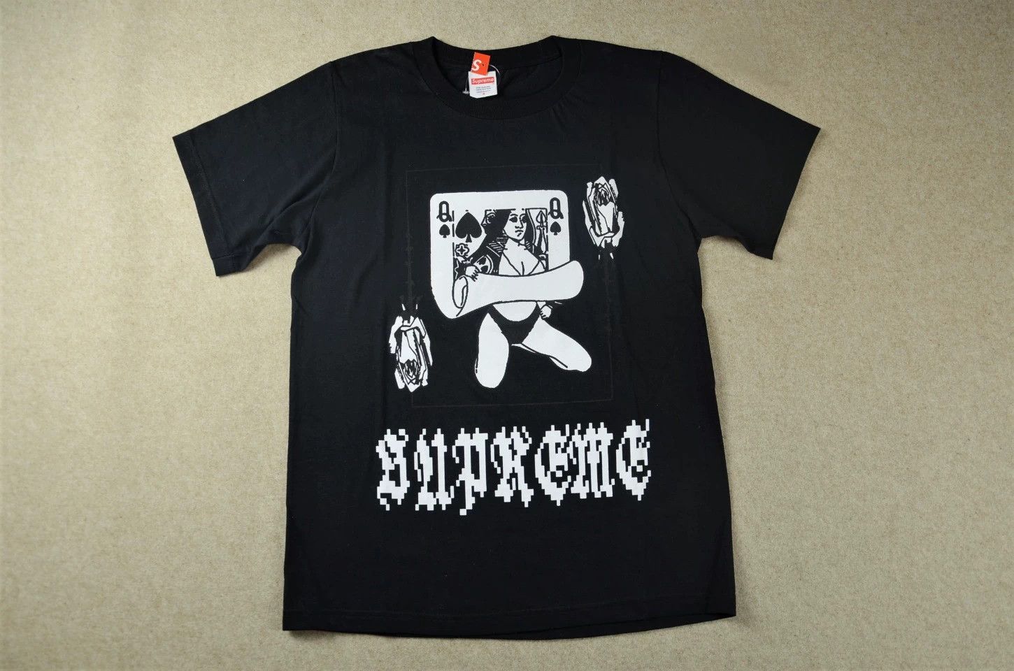 Supreme Supreme Queen of Hearts Poker Print SS Tee Size US S / EU 44-46 / 1 - 1 Thumbnail