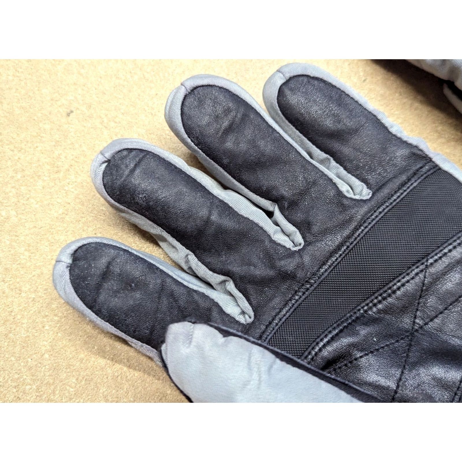 Vintage ESKA Motorcycle Mens Gloves Size 11 Gray Winter Warm Thermal ISODRY Grip Glove Leather, Nylon, Polyester Lined Size ONE SIZE - 4 Thumbnail
