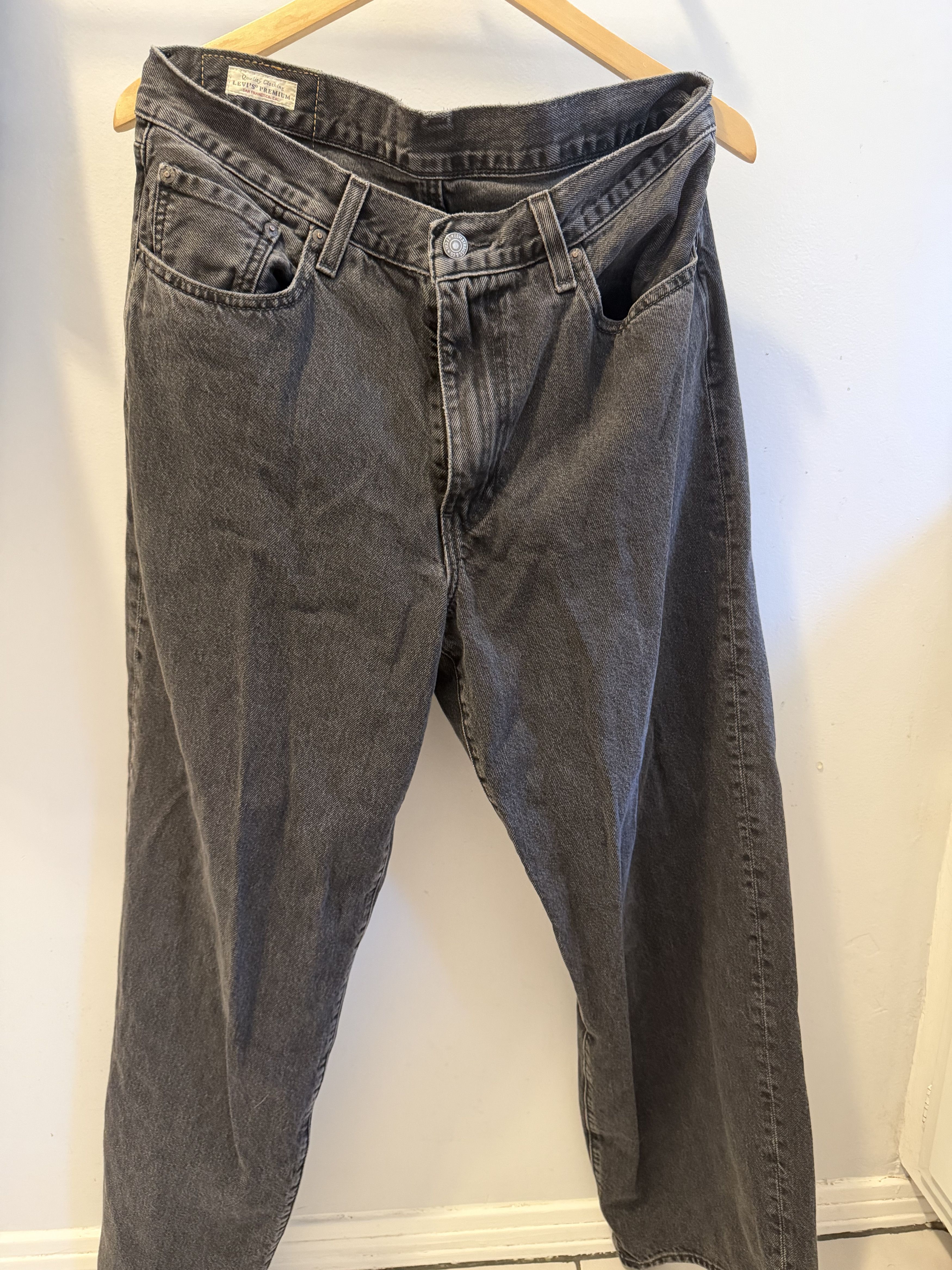 Levi's Levi’s Premium Black Jeans | Vintage Wash | Baggy Fit Size US 33 - 1 Thumbnail