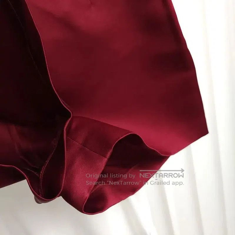 Valentino Valentino Burgundy Silk Summer Shorts for Women . Size 26" / US 2 / IT 38 - 2 Thumbnail