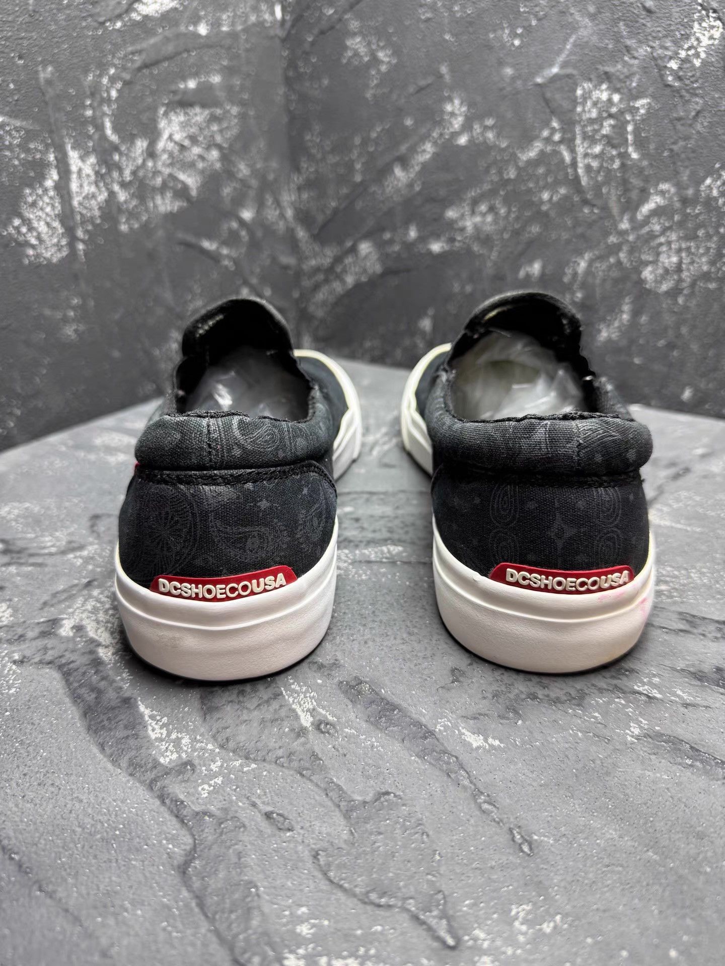DC DC Black Slip-On Sneakers Q10 Size US 8.5 / EU 41-42 - 7 Thumbnail