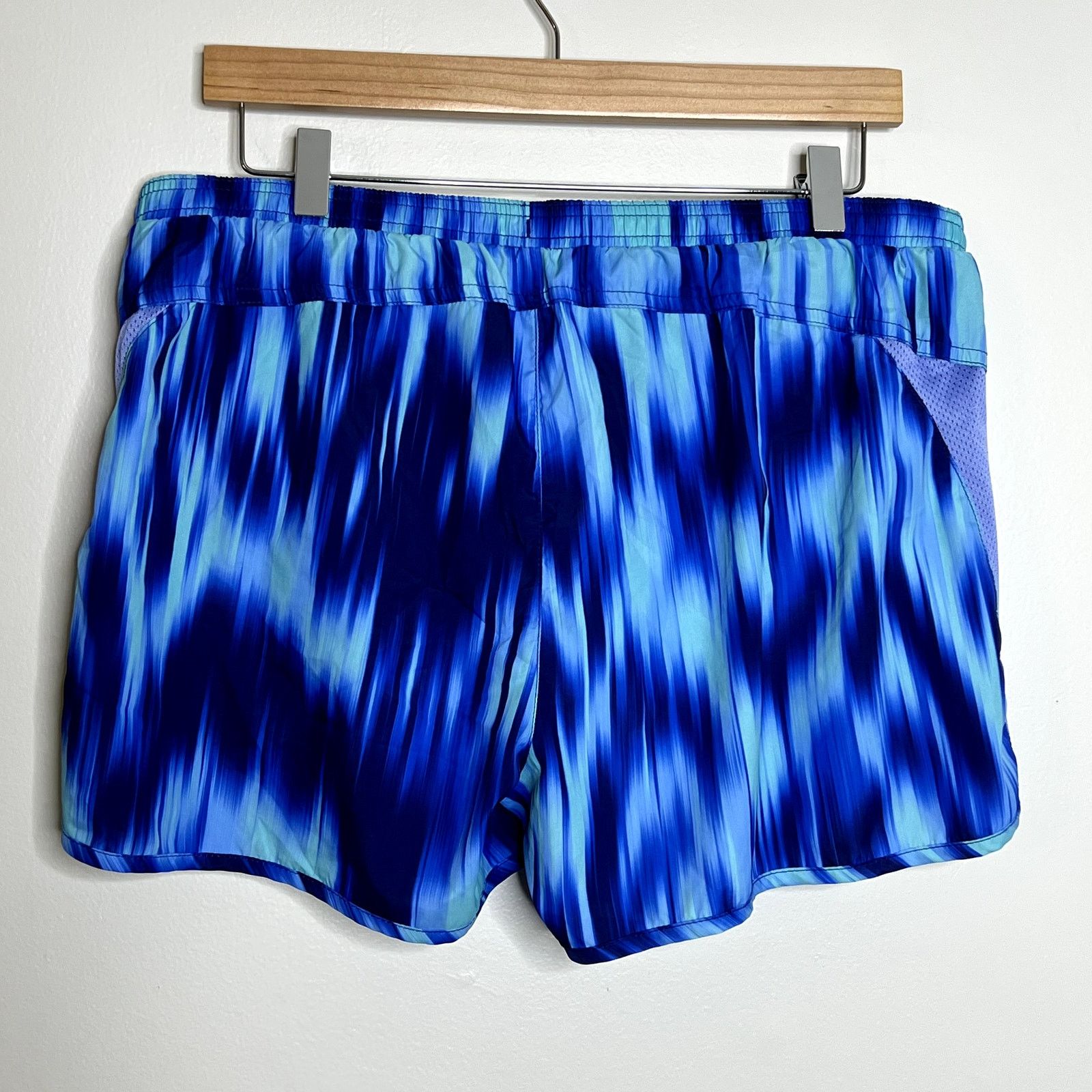 Old Navy Old Navy Blue Patterned Athletic Shorts Size 34" / US 12 / IT 48 - 2 Thumbnail