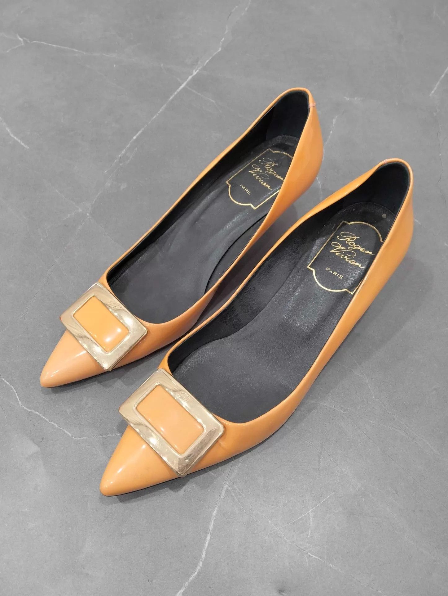 Roger Vivier Roger Vivier Patent Leather Pointed Toe Pumps 36 Size US 5.5 / IT 35.5 - 1 Thumbnail