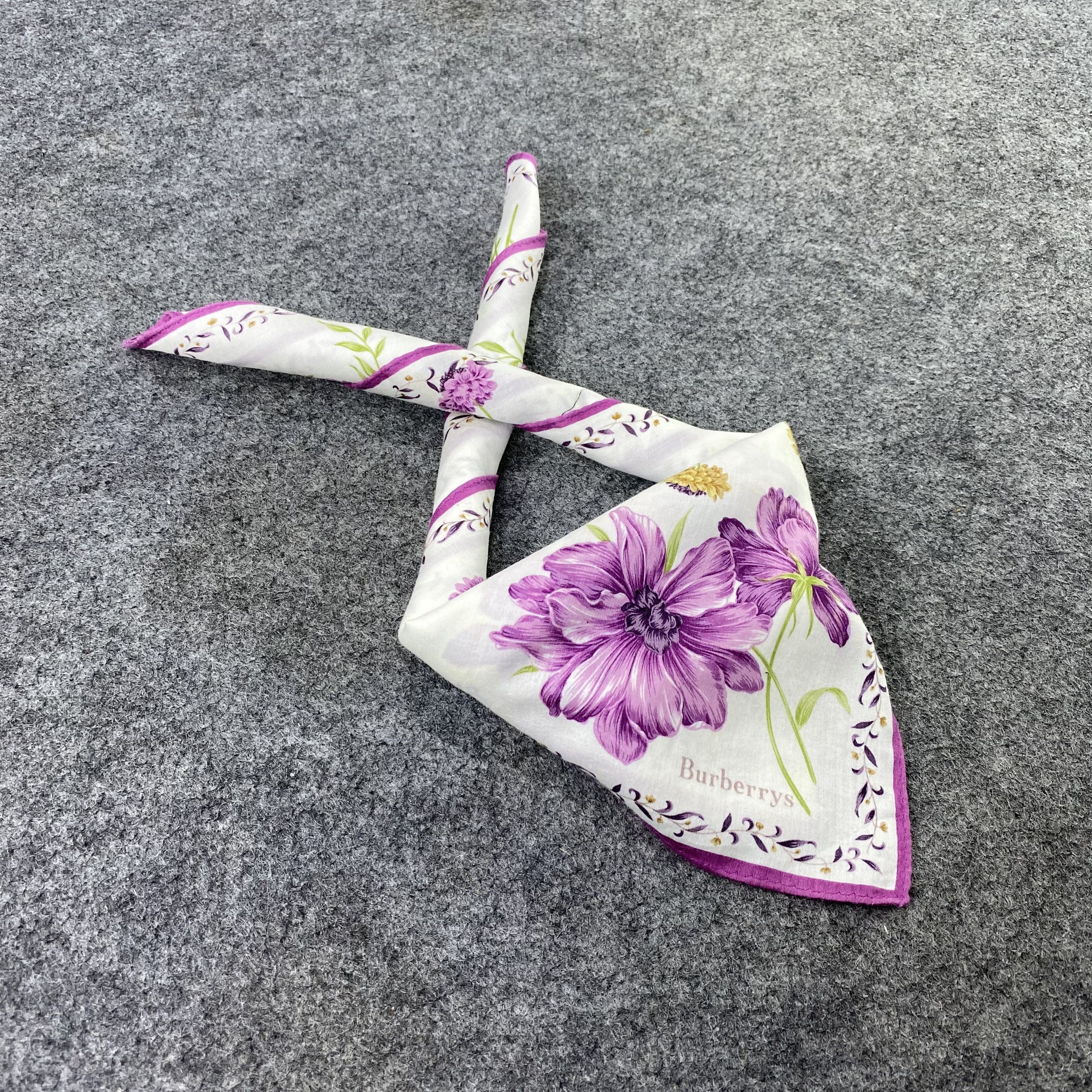 Burberry Burberry Handkerchief / Bandana / Neckerchief-B1500 Size ONE SIZE - 1 Thumbnail