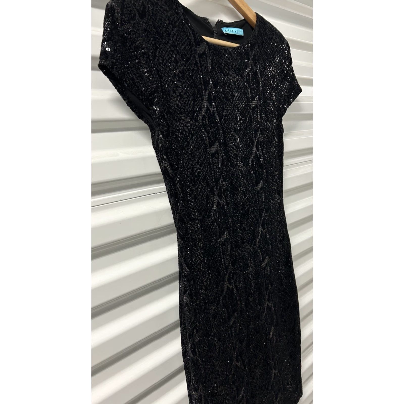 Alice + Olivia Alice + Olivia Dress Women’s Black Floral Sequin Cocktail Party Size 0 Designer Size XS / US 0-2 / IT 36-38 - 4 Thumbnail