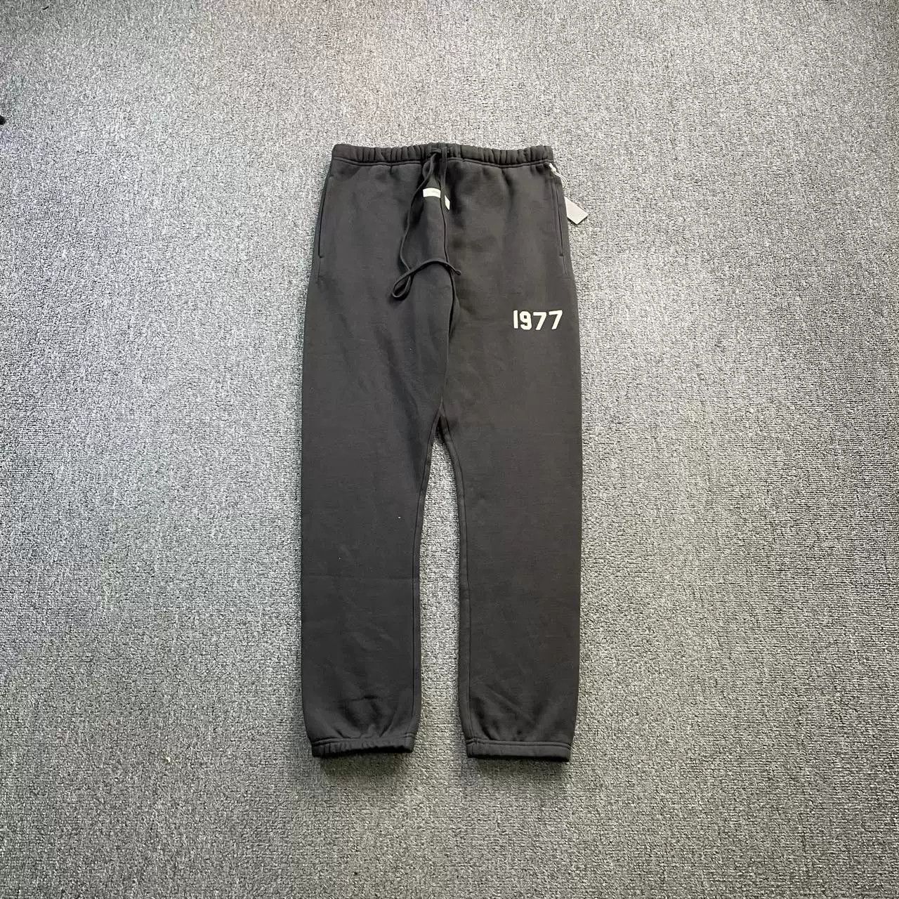 Fear of God Fear Of God ESSENTIALS 1977 Sweatpants Size US 32 / EU 48 - 1 Thumbnail