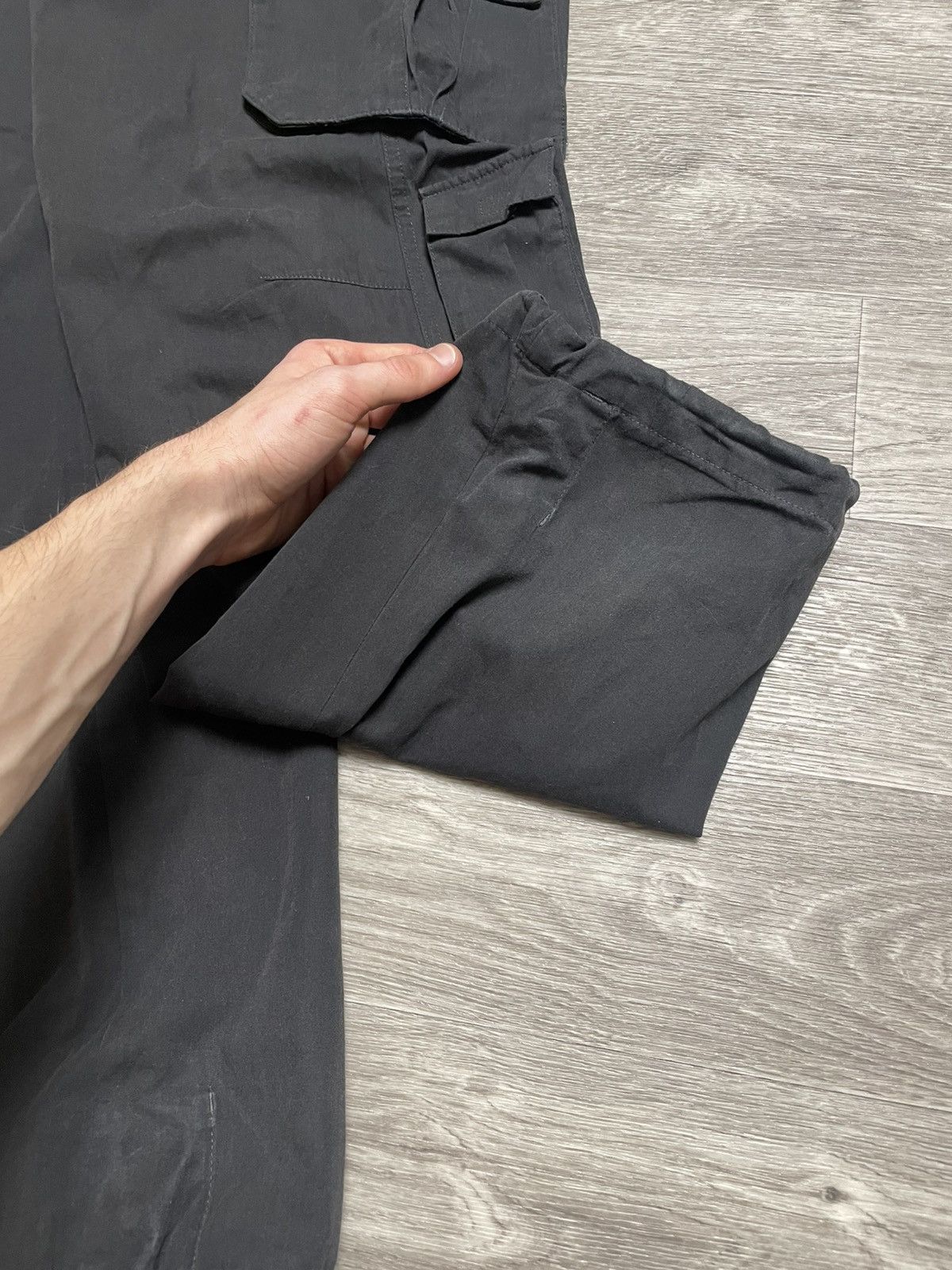 Nike Vintage Nike Black Cargo Parachute Pants Y2K Streetwear Size US 32 / EU 48 - 21 Thumbnail