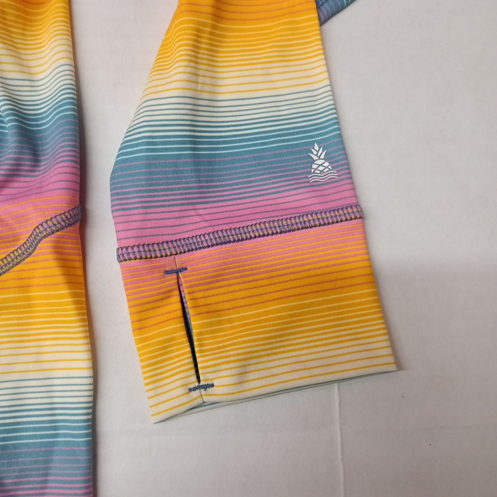 Chubbies Chubbies The Malibu Sunset Sun Hoodie Men's Size M UPF 50 Size US M / EU 48-50 / 2 - 4 Thumbnail