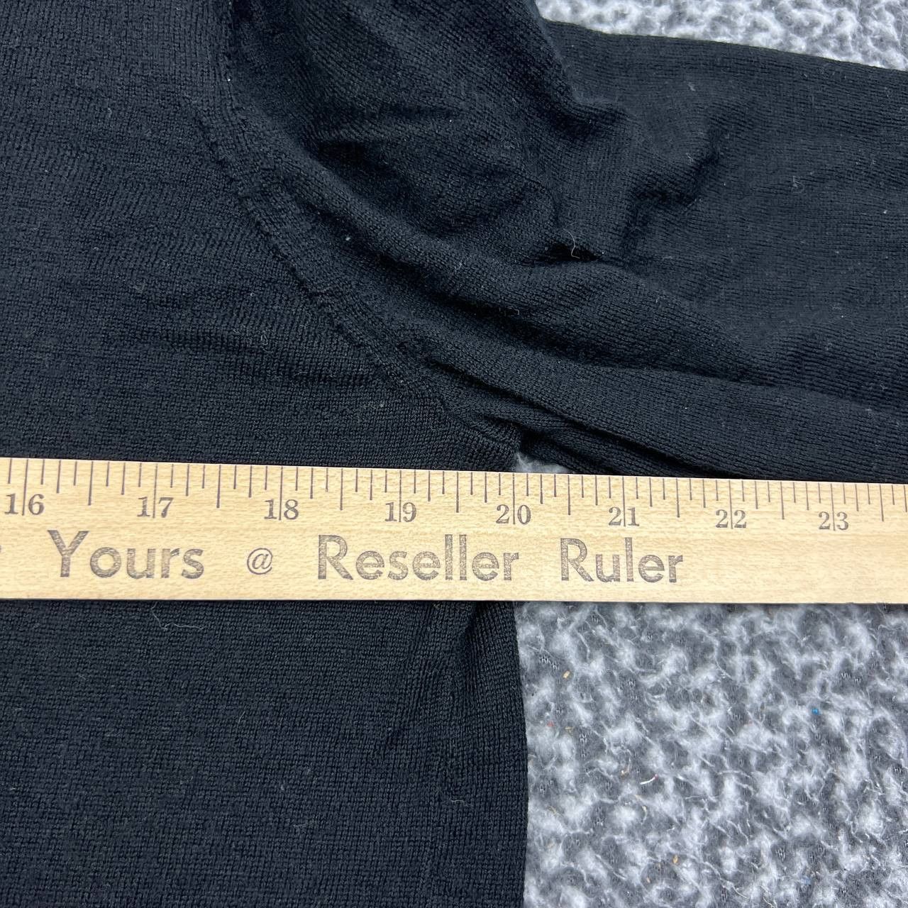 Banana Republic Banana Republic Sweater V-Neck Long Sleeve 100% Merino L Size L / US 10 / IT 46 - 3 Thumbnail
