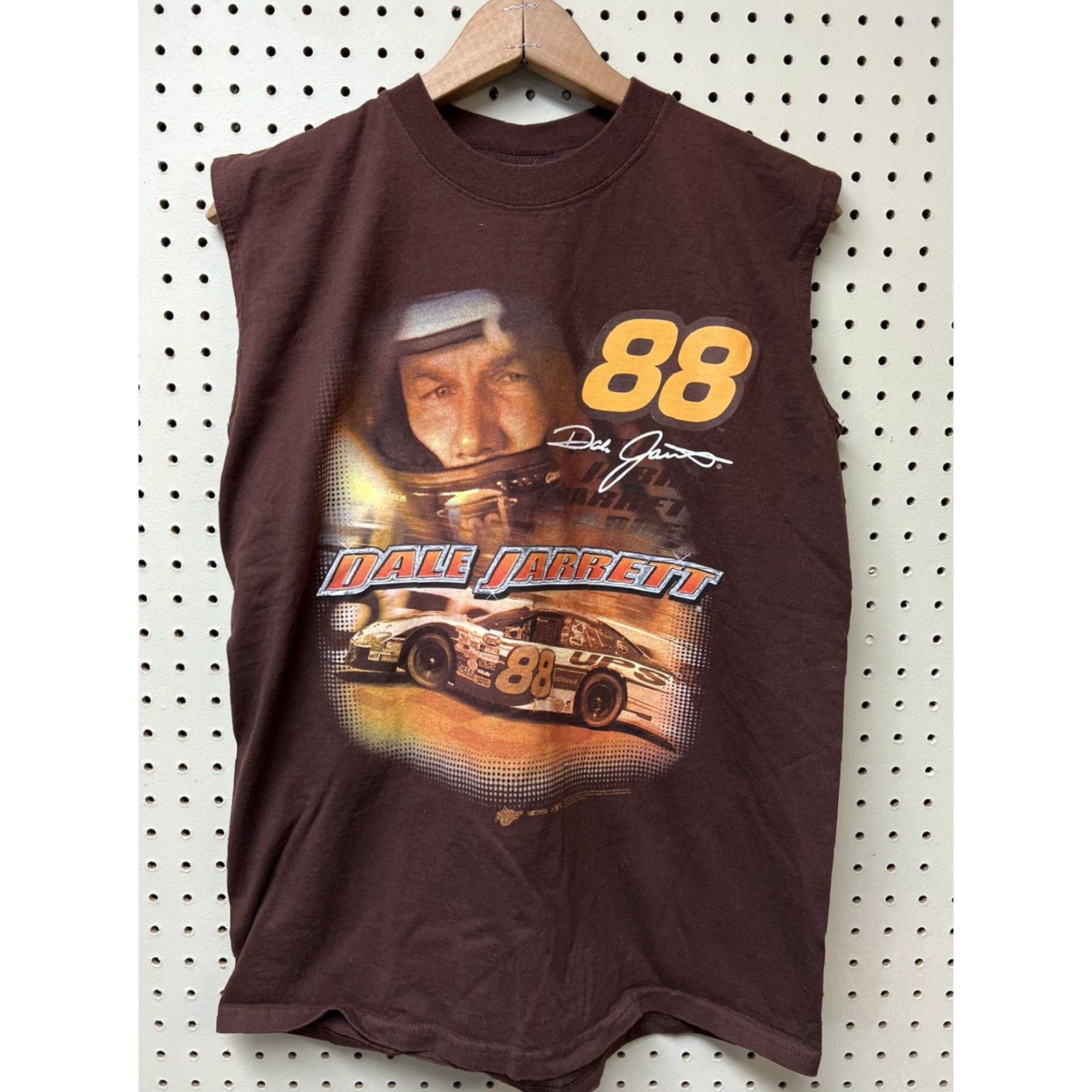 NASCAR VINTAGE Dale Jarrett Sleeveless Shirt Medium 88 Winners Circle NASCAR Brown UPS Logo Graphic Tee Mens M Size US M / EU 48-50 / 2 - 2 Thumbnail