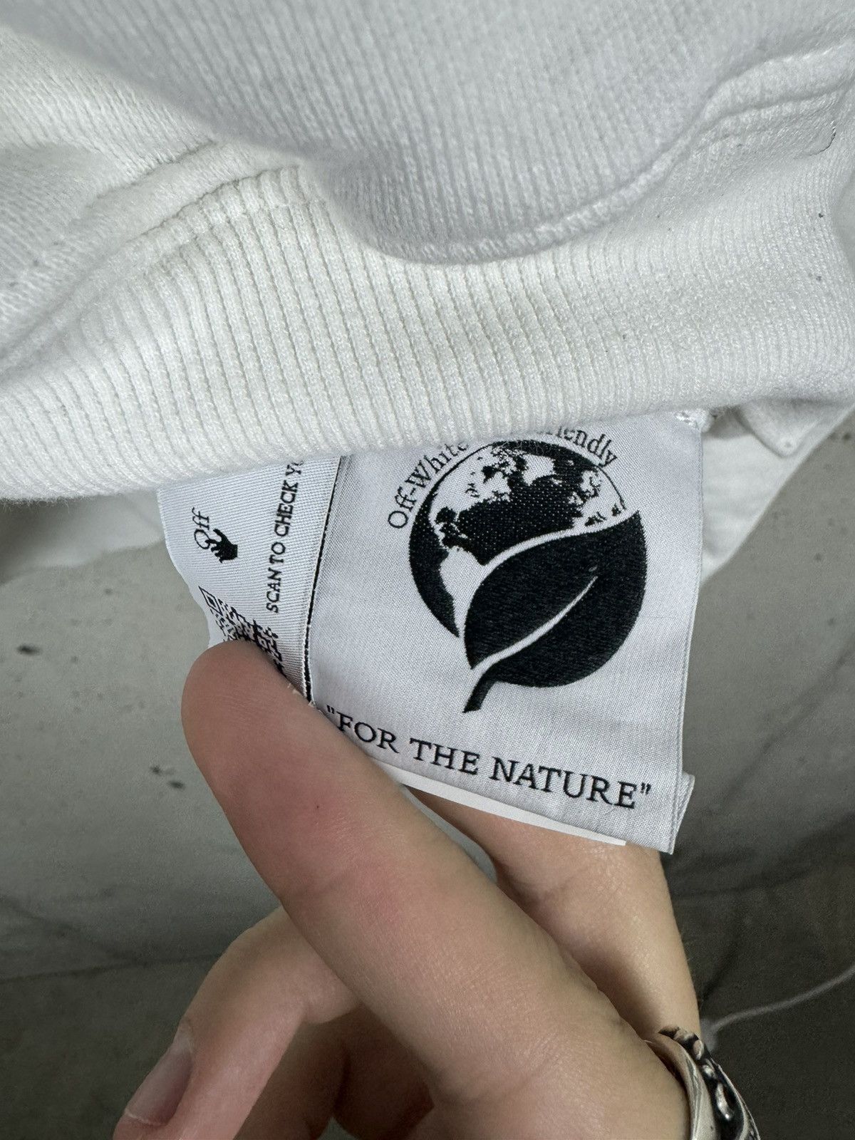 Off-White × Virgil Abloh Off-White World Caterpillar Print Hoodie - Medium Size US M / EU 48-50 / 2 - 5 Thumbnail