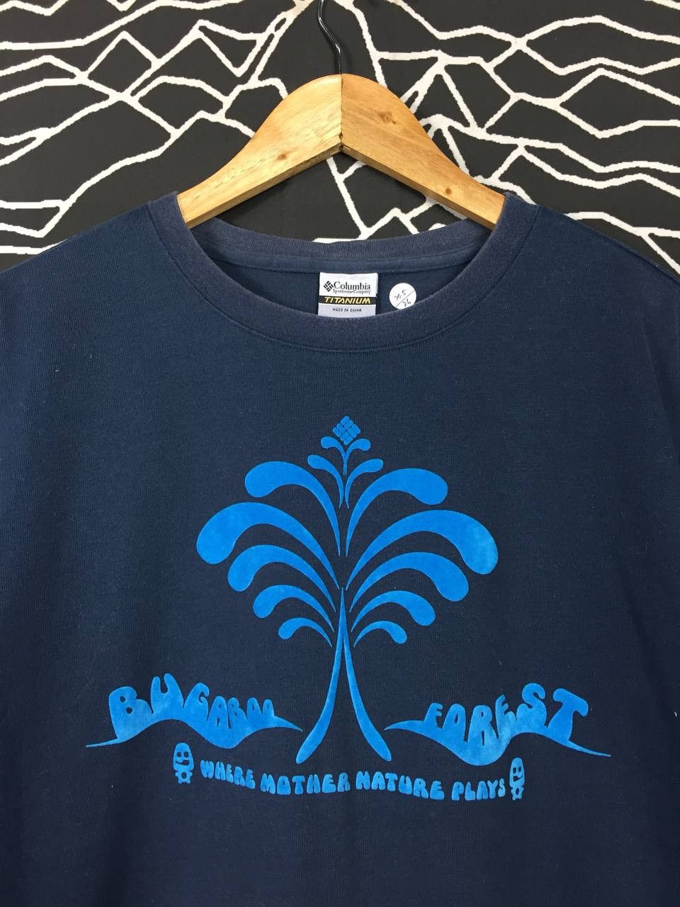Columbia × Vintage Columbia Sportswear Titanium Where Mother Nature Plays Tee Size US M / EU 48-50 / 2 - 3 Thumbnail