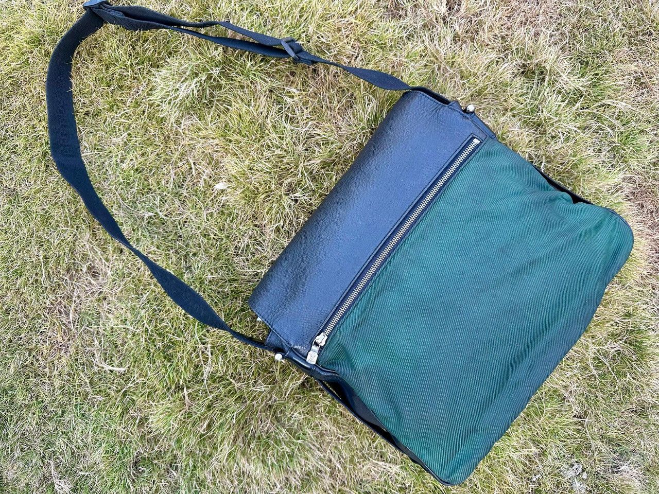 Louis Vuitton Authentic Louis Vuitton Ardoise Taiga Viktor Messenger Bag Size ONE SIZE - 14 Thumbnail