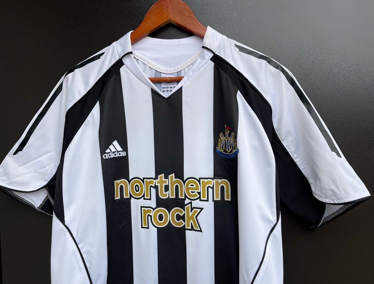 Adidas Newcastle United 2005 home football shirt Jersey adidas OWEN Size US S / EU 44-46 / 1 - 3 Thumbnail