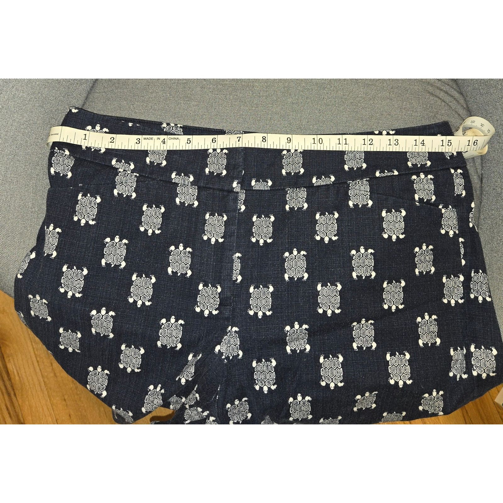 Loft Ann Taylor Loft turtle print The Riveria Short sz 2 Size 26" / US 2 / IT 38 - 3 Thumbnail