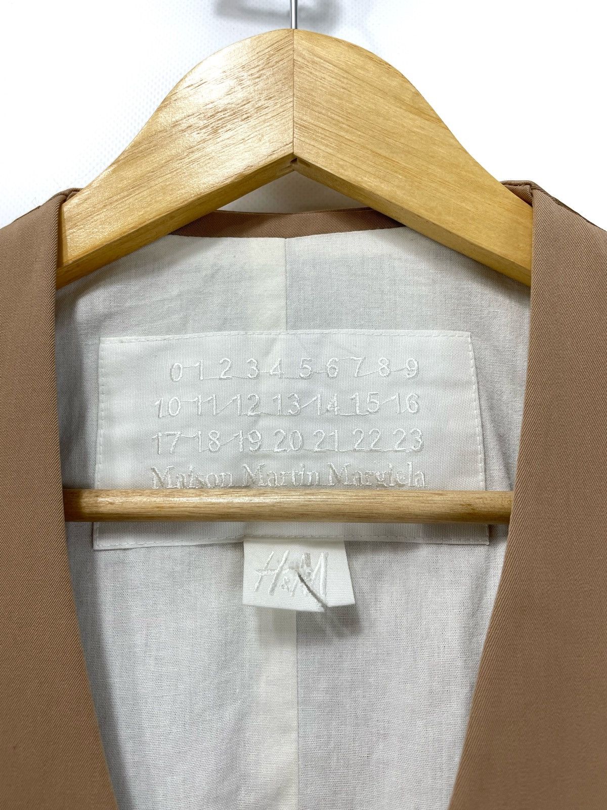 H&M × Maison Margiela Maison Martin Margiela x H&M Tan Wool Vest – Size 46 Size L / US 10 / IT 46 - 10 Thumbnail