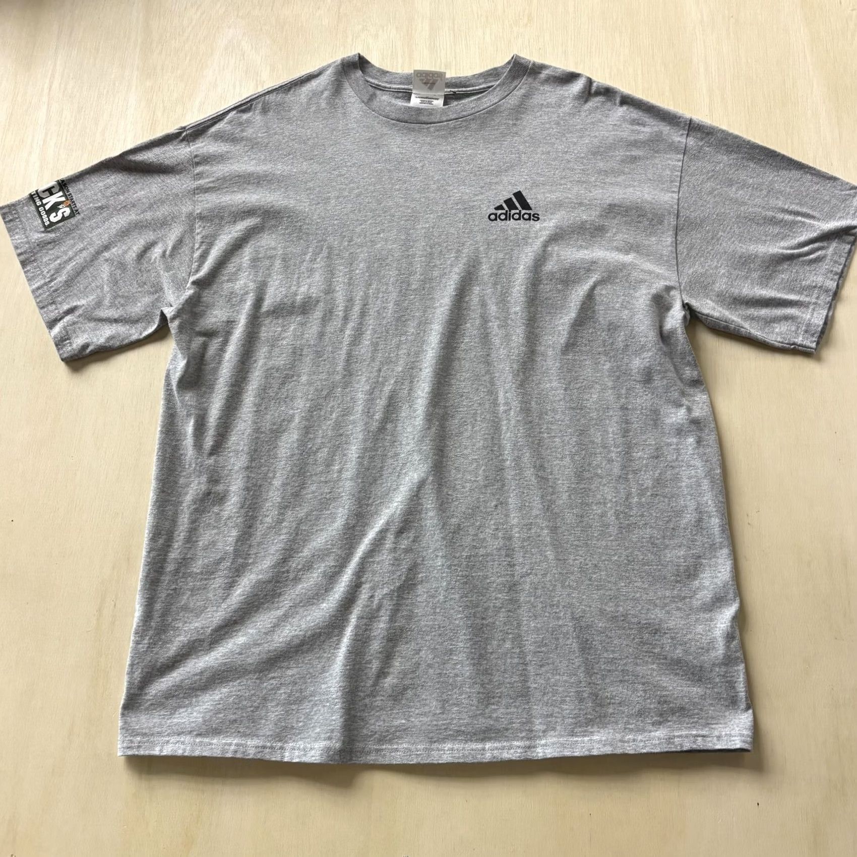 Adidas VINTAGE Adidas Shirt Mens XL Gray Short Sleeve Logo Graphic Tee Sports Training Size US XL / EU 56 / 4 - 2 Thumbnail