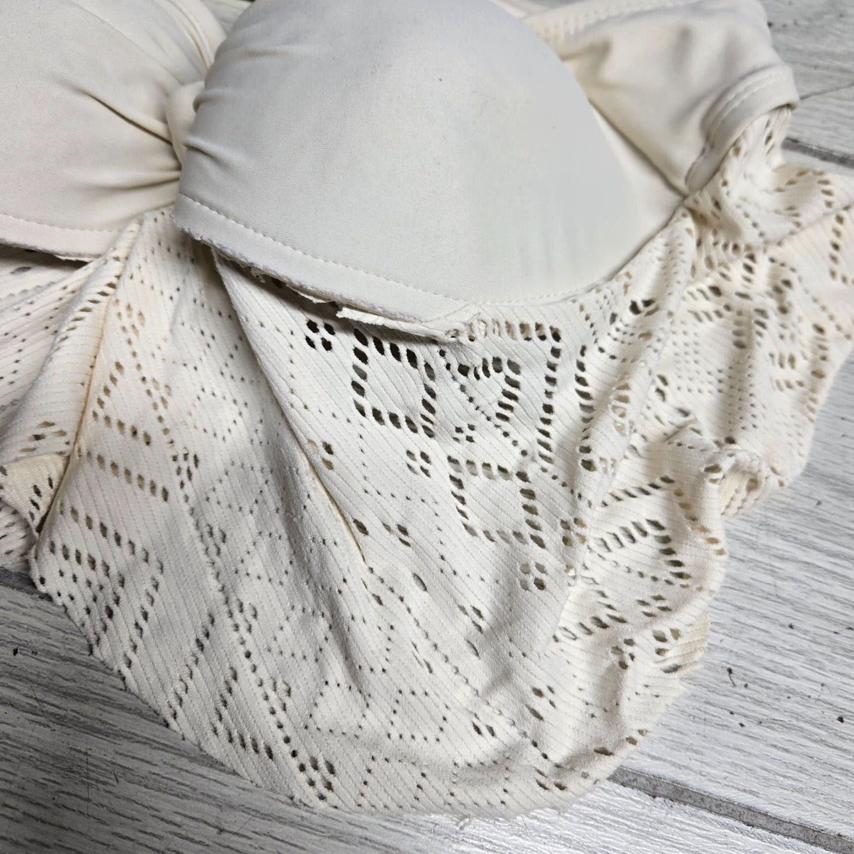 Vintage VINTAGE Xhilaration Women's Bikini Top Size L Ivory Padded Swimsuit Professional Swimwear Size L / US 10 / IT 46 - 2 Thumbnail