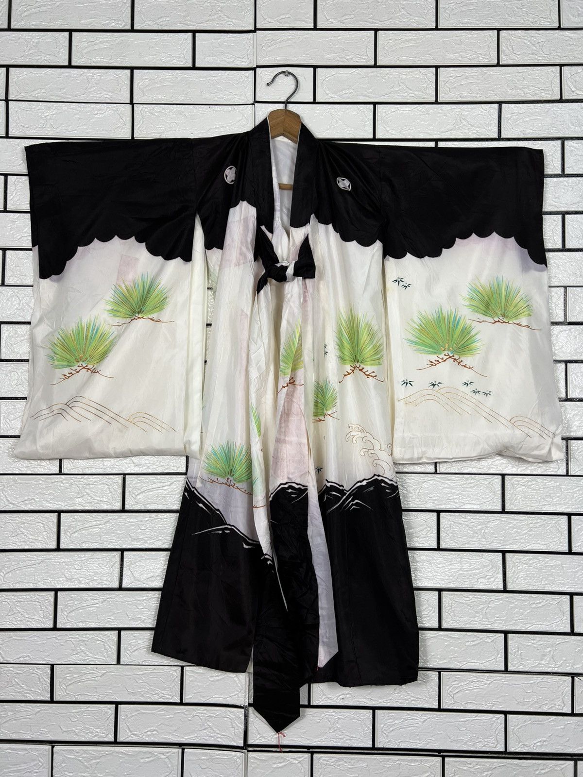 Japanese Brand Traditional Japan Kimono Embroidery Koi Fish Logo #4189-C190 Size ONE SIZE - 6 Thumbnail