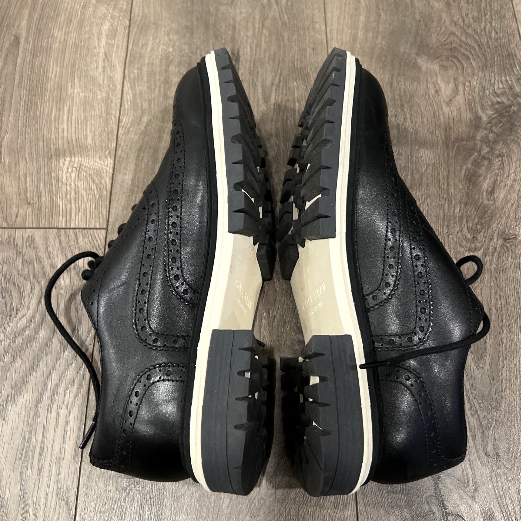 Cole Haan COLE HAAN Men's Wingtip Oxford Shoes Size 9.5 Black Leather-White Size US 9.5 / EU 42-43 - 7 Thumbnail